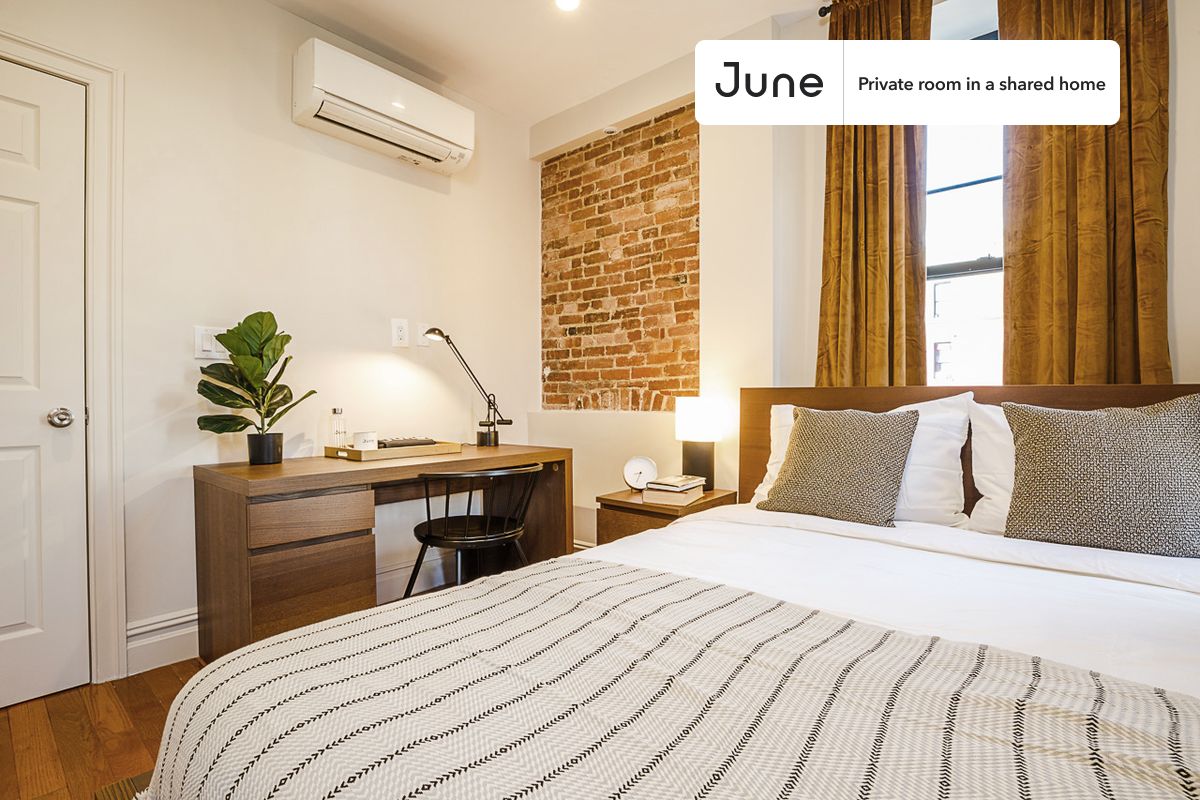 

PLEASE NOTE: This is a private room in a shared apartment. You will have your own bedroom and shared common areas (kitchen, bathroom, etc.) with other residents.

Queen bedroom in a 3 bedroom / 2 bathroom apartment!

Check out 3D tour now:  https://jnhm.es/PT

This  Queen room in Upper West Side  is available on a 12 month lease or a flexible short term (31 to 364 days) lease. You pick your custom start and end date. Monthly rent rate is determined by furnishing preference, move-in date and move-out date. Speak to a June representative for recommendations on the best stay duration for the lowest rate, and learn more about this home on the June website:  https://jnhm.es/DN

Amenities of this home:   Dishwasher,    Furnished Common Areas,    Wi-Fi - Paid separately (High-Speed),    Guarantors Allowed,       32-inch Flat-Screen TV,    Dine in kitchen,    Laundry in home (free),    Mini Split,       Hardwood Flooring,    Microwave,    Oven,    Refrigerator,   also, this unit is conveniently located, several local parks, restaurants and bars are just minutes away.

About June Homes: Welcome to the easiest rental experience of your life. Rent furnished or unfurnished apartments on a 12 month lease or a flexible short term (31 to 364 days). As a resident, you’ll have access to 24/7 support and monthly cleanings of the home’s shared spaces. Sign up now to apply online for your next home with June: https://jnhm.es/sign-roomi

Brokers welcome! Contact us for more details.

Interested? Use this listing ID when speaking to June team:  #222 C