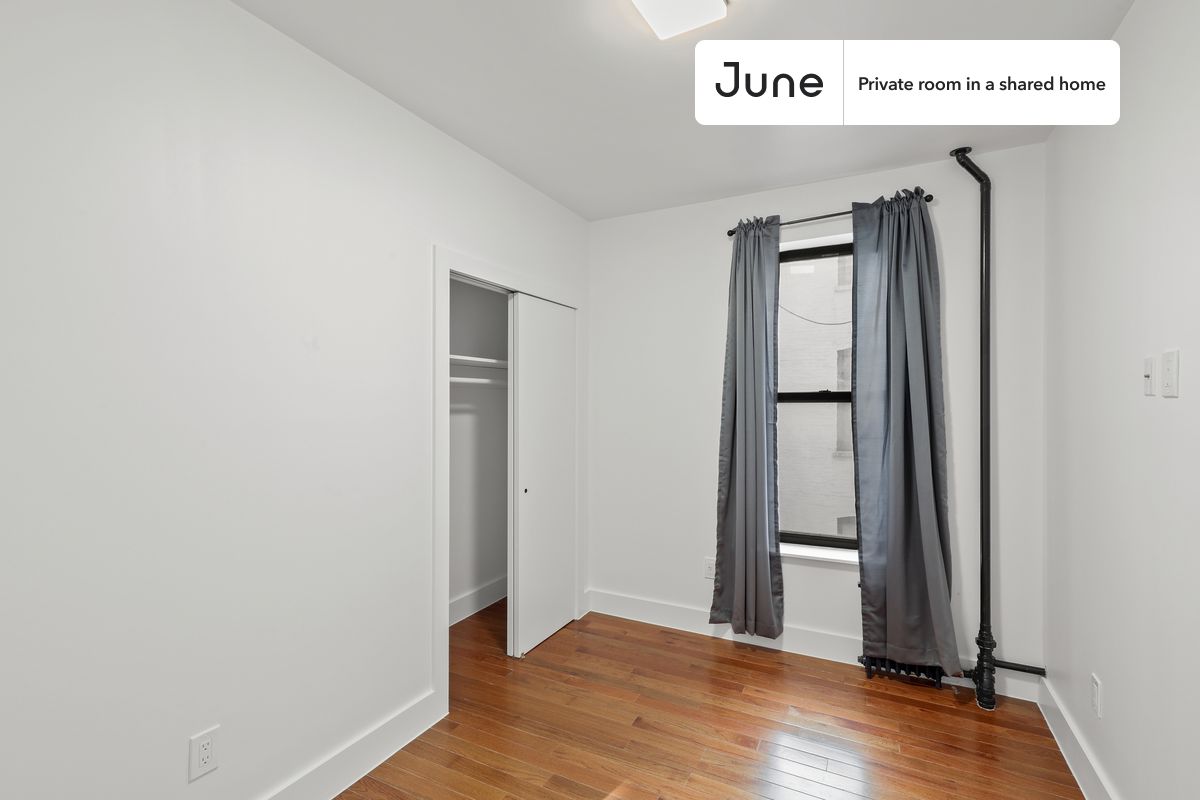 

PLEASE NOTE: This is a private room in a shared apartment. You will have your own bedroom and shared common areas (kitchen, bathroom, etc.) with other residents.

Full bedroom in a 4 bedroom / 2 bathroom apartment!

Check out 3D tour now:  https://jnhm.es/T1

This  Full room in West Harlem  is available on a 12 month lease or a flexible short term (31 to 364 days) lease. You pick your custom start and end date. Monthly rent rate is determined by furnishing preference, move-in date and move-out date. Speak to a June representative for recommendations on the best stay duration for the lowest rate, and learn more about this home on the June website:  https://jnhm.es/5zO

Amenities of this home:   Dishwasher,    Furnished Common Areas,    Wi-Fi - Paid separately (High-Speed),    Elevator,    Guarantors Allowed,       32-inch Flat-Screen TV,       Street parking - City permit required,    Laundry in home (free),    Hardwood Flooring,    Microwave,    Oven,    Refrigerator,   also, this unit is conveniently located, several local parks, restaurants and bars are just minutes away.

About June Homes: Welcome to the easiest rental experience of your life. Rent furnished or unfurnished apartments on a 12 month lease or a flexible short term (31 to 364 days). As a resident, you’ll have access to 24/7 support and monthly cleanings of the home’s shared spaces. Sign up now to apply online for your next home with June: https://jnhm.es/sign-roomi

Brokers welcome! Contact us for more details.

Interested? Use this listing ID when speaking to June team:  #530 B