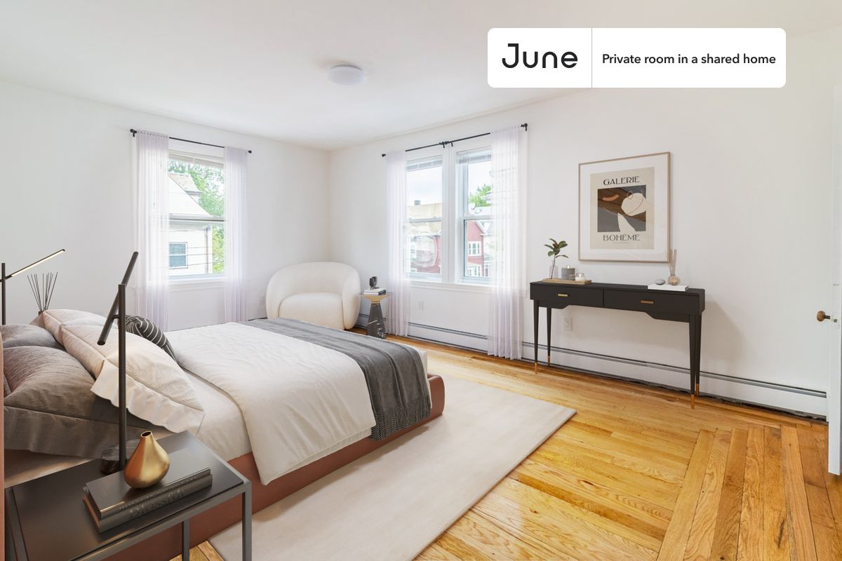 PLEASE NOTE: This is a private room in a shared apartment. You will have your own bedroom and shared common areas (kitchen, bathroom, etc.) with other residents.
Queen bedroom in a 7 bedroom / 2 bathroom apartment!
Check out 3D tour now: https://jnhm.es/85a
This Queen room in Brighton is available on a 12 month lease or a flexible short term (31 to 364 days) lease. You pick your custom start and end date. Monthly rent rate is determined by furnishing preference, move-in date and move-out date. Speak to a June representative for recommendations on the best stay duration for the lowest rate, and learn more about this home on the June website: https://jnhm.es/69C
Amenities of this home: Dishwasher, Furnished Common Areas, Wi-Fi - Paid separately (High-Speed), Outdoor space, Guarantors Allowed, Decorative fireplace, 32-inch Flat-Screen TV, Paid parking, Laundry in home (free), Hardwood Flooring, Microwave, Oven, Refrigerator, also, this unit is conveniently located, several local parks, restaurants and bars are just minutes away.
About June Homes: Welcome to the easiest rental experience of your life. Rent furnished or unfurnished apartments on a 12 month lease or a flexible short term (31 to 364 days). As a resident, you’ll have access to 24/7 support and monthly cleanings of the home’s shared spaces. Sign up now to apply online for your next home with June: https://jnhm.es/sign-roomi
Brokers welcome! Contact us for more details.
Interested? Kindly note that the minimum stay duration would be 31 days.
Use this listing ID when speaking to June team: #1263 B