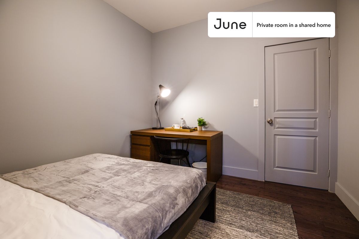 

PLEASE NOTE: This is a private room in a shared apartment. You will have your own bedroom and shared common areas (kitchen, bathroom, etc.) with other residents.

Queen bedroom in a 5 bedroom / 2 bathroom apartment!

Check out 3D tour now:  https://jnhm.es/PU

This  Queen room in West Harlem  is available on a 12 month lease or a flexible short term (31 to 364 days) lease. You pick your custom start and end date. Monthly rent rate is determined by furnishing preference, move-in date and move-out date. Speak to a June representative for recommendations on the best stay duration for the lowest rate, and learn more about this home on the June website:  https://jnhm.es/DU

Amenities of this home:   Dishwasher,    Furnished Common Areas,    Wi-Fi - Paid separately (High-Speed),    Elevator,    Guarantors Allowed,       32-inch Flat-Screen TV,       Laundry - Paid separately (in building),    AC (Common space),    Hardwood Flooring,    Microwave,    Oven,    Refrigerator,   also, this unit is conveniently located, several local parks, restaurants and bars are just minutes away.

About June Homes: Welcome to the easiest rental experience of your life. Rent furnished or unfurnished apartments on a 12 month lease or a flexible short term (31 to 364 days). As a resident, you’ll have access to 24/7 support and monthly cleanings of the home’s shared spaces. Sign up now to apply online for your next home with June: https://jnhm.es/sign-roomi

Brokers welcome! Contact us for more details.

Interested? Use this listing ID when speaking to June team:  #225 B