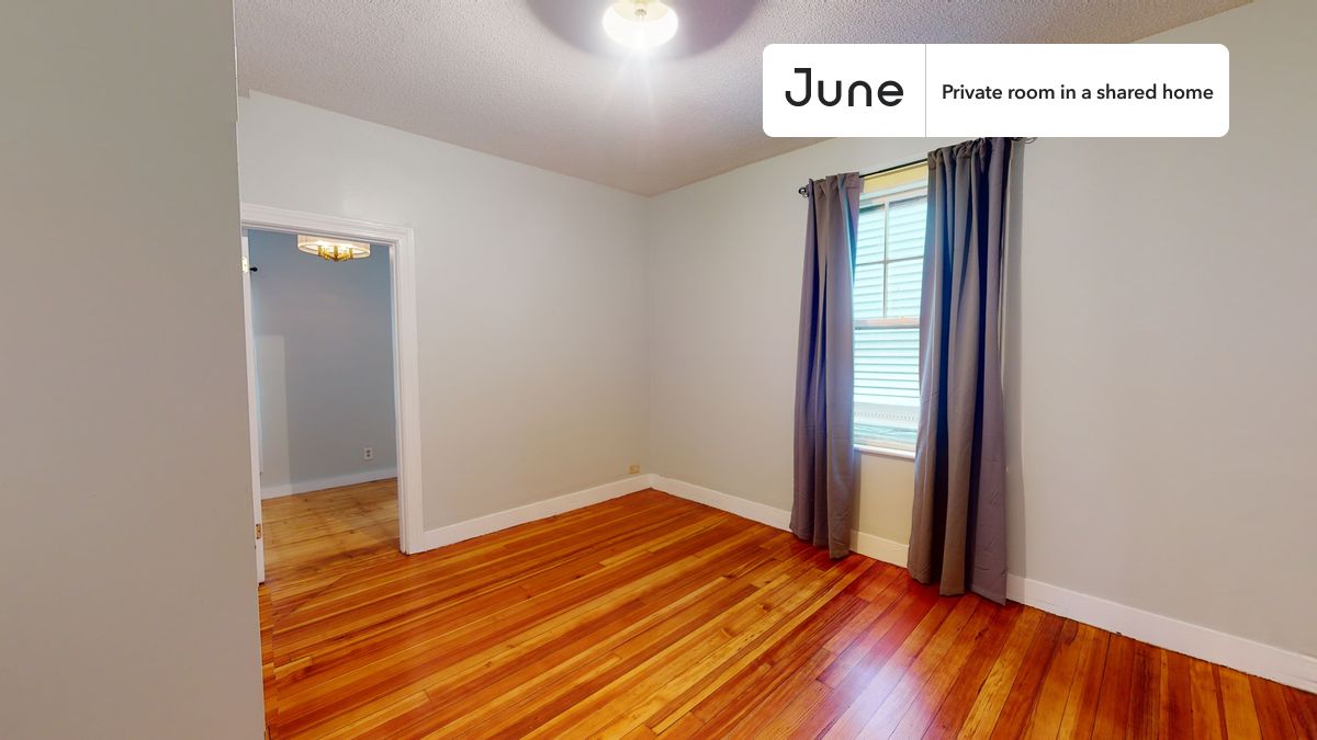 

PLEASE NOTE: This is a private room in a shared apartment. You will have your own bedroom and shared common areas (kitchen, bathroom, etc.) with other residents.

Queen bedroom in a 4 bedroom / 1 bathroom apartment!

Check out 3D tour now:  https://jnhm.es/UA

This  Queen room in Dorchester Center  is available on a 12 month lease or a flexible short term (31 to 364 days) lease. You pick your custom start and end date. Monthly rent rate is determined by furnishing preference, move-in date and move-out date. Speak to a June representative for recommendations on the best stay duration for the lowest rate, and learn more about this home on the June website:  https://jnhm.es/5BB

Amenities of this home:   Dishwasher,    Furnished Common Areas,    Wi-Fi - Paid separately (High-Speed),    Guarantors Allowed,       32-inch Flat-Screen TV,       Paid parking,    Laundry in home (free),    Hardwood Flooring,    Microwave,    Oven,    Refrigerator,   also, this unit is conveniently located, several local parks, restaurants and bars are just minutes away.

About June Homes: Welcome to the easiest rental experience of your life. Rent furnished or unfurnished apartments on a 12 month lease or a flexible short term (31 to 364 days). As a resident, you’ll have access to 24/7 support and monthly cleanings of the home’s shared spaces. Sign up now to apply online for your next home with June: https://jnhm.es/sign-roomi

Brokers welcome! Contact us for more details.

Interested? Kindly note that the minimum stay duration would be 31 days. 

Use this listing ID when speaking to June team:  #568 D