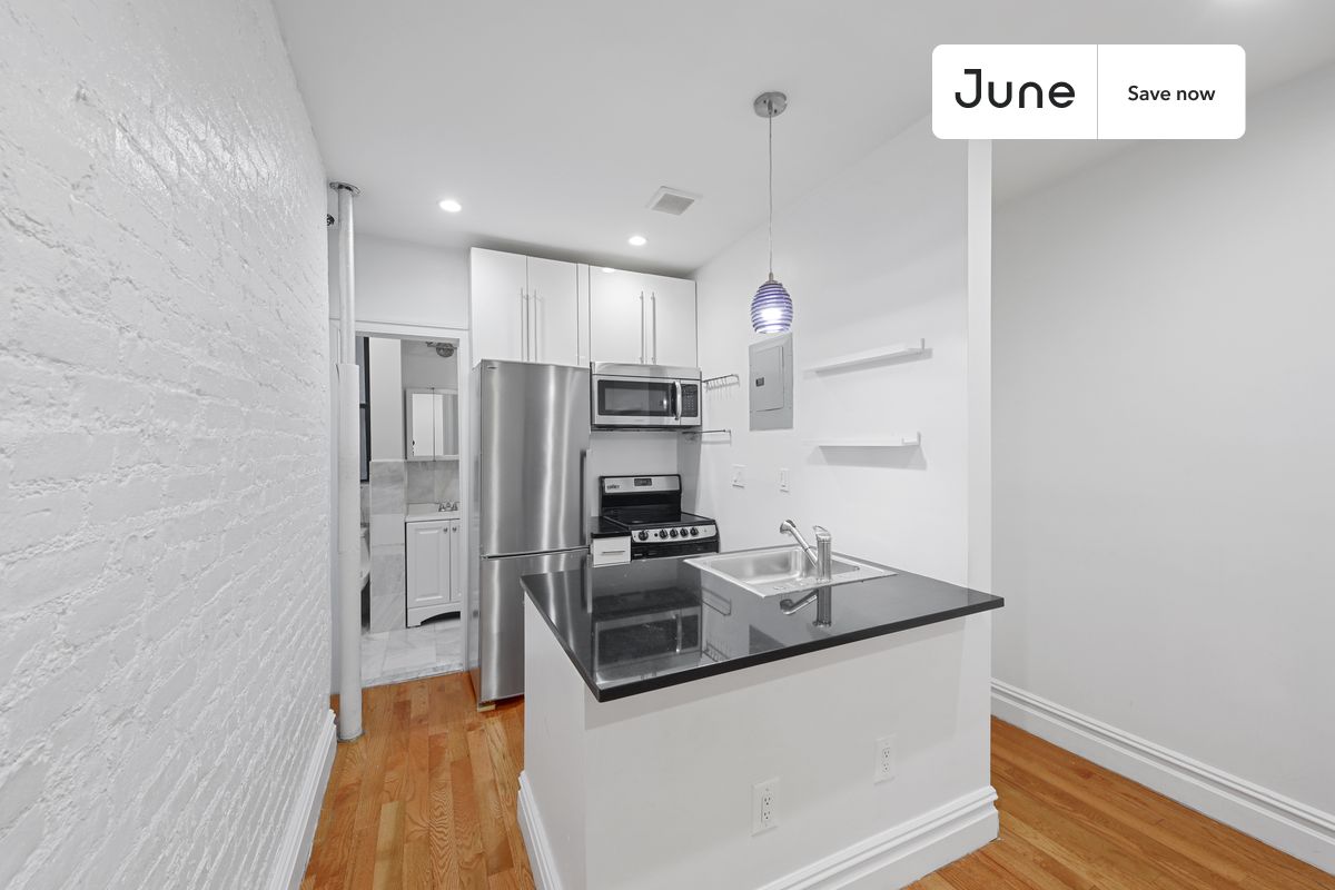 1 bedroom in Columbus Circle on flexible lease terms.
Check out 3D tour now: https://jnhm.es/VS
This 1 bedroom apartment on the Columbus Circle is available on a 12 month lease or a flexible short term (31 to 364 days) lease. You pick your custom start and end date. Monthly rent rate is determined by furnishing preference, move-in date and move-out date. Speak to a June representative for recommendations on the best stay duration for the lowest rate, and learn more about this home on the June website: https://jnhm.es/5Ip
Amenities of this home: Dishwasher, Wi-Fi - Paid separately (High-Speed), Guarantors Allowed, Couple-Friendly, Street parking - City permit required, Laundry in home (free), Hardwood Flooring, Microwave, Oven, Refrigerator, also, this unit is conveniently located, several local parks, restaurants and bars are just minutes away.
About June Homes: Welcome to the easiest rental experience of your life. Rent furnished or unfurnished apartments on a 12 month lease or a flexible short term (31 to 364 days). As a resident, you’ll have access to 24/7 support and monthly cleanings of the home’s shared spaces. Sign up now to apply online for your next home with June: https://jnhm.es/sign-roomi
Brokers welcome! Contact us for more details.
Interested? Use this listing ID when speaking to June team: #719