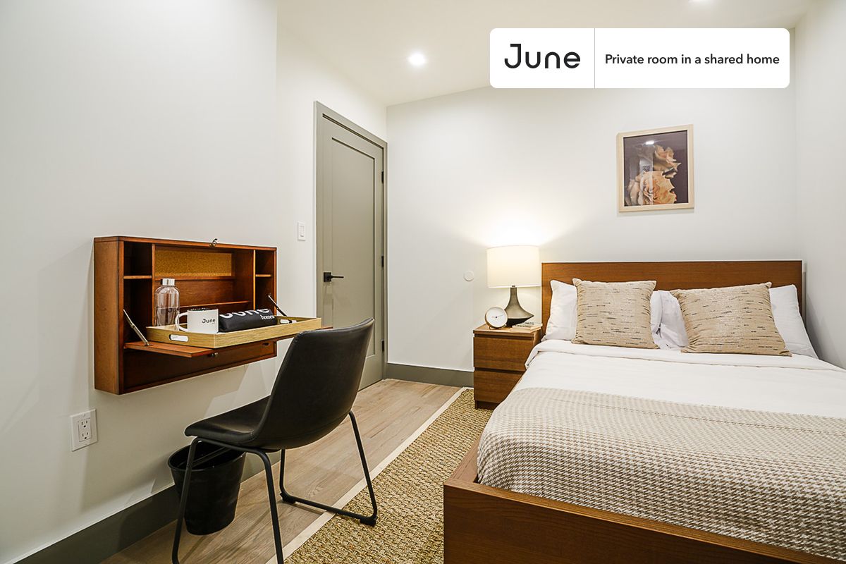 

PLEASE NOTE: This is a private room in a shared apartment. You will have your own bedroom and shared common areas (kitchen, bathroom, etc.) with other residents.

Full bedroom in a 3 bedroom / 2 bathroom apartment!

Check out 3D tour now:  https://jnhm.es/RJ

This  Full room in Upper West Side  is available on a 12 month lease or a flexible short term (31 to 364 days) lease. You pick your custom start and end date. Monthly rent rate is determined by furnishing preference, move-in date and move-out date. Speak to a June representative for recommendations on the best stay duration for the lowest rate, and learn more about this home on the June website:  https://jnhm.es/CA

Amenities of this home:   Dishwasher,    Furnished Common Areas,    Wi-Fi - Paid separately (High-Speed),    Guarantors Allowed,       32-inch Flat-Screen TV,    Dine in kitchen,       Laundry in home (free),    Hardwood Flooring,    Microwave,    Oven,    Refrigerator,   also, this unit is conveniently located, several local parks, restaurants and bars are just minutes away.

About June Homes: Welcome to the easiest rental experience of your life. Rent furnished or unfurnished apartments on a 12 month lease or a flexible short term (31 to 364 days). As a resident, you’ll have access to 24/7 support and monthly cleanings of the home’s shared spaces. Sign up now to apply online for your next home with June: https://jnhm.es/sign-roomi

Brokers welcome! Contact us for more details.

Interested? Use this listing ID when speaking to June team:  #197 B