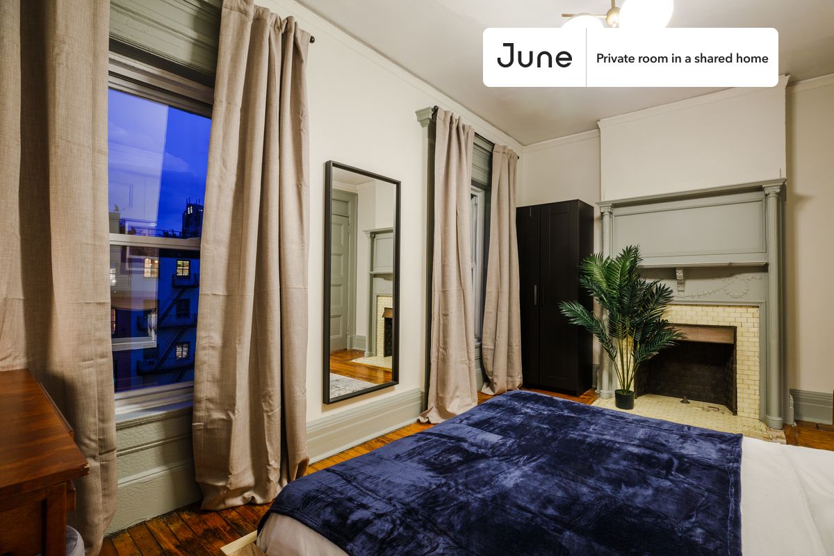 

PLEASE NOTE: This is a private room in a shared apartment. You will have your own bedroom and shared common areas (kitchen, bathroom, etc.) with other residents.

Queen bedroom in a 4 bedroom / 1 bathroom apartment!

Check out 3D tour now:  https://jnhm.es/5f

This  Queen room in Chelsea  is available on a 12 month lease or a flexible short term (31 to 364 days) lease. You pick your custom start and end date. Monthly rent rate is determined by furnishing preference, move-in date and move-out date. Speak to a June representative for recommendations on the best stay duration for the lowest rate, and learn more about this home on the June website:  https://jnhm.es/Ed

Amenities of this home:   Furnished Common Areas,    Wi-Fi - Paid separately (High-Speed),    Guarantors Allowed,       Decorative fireplace,    32-inch Flat-Screen TV,       Smart lock,    Hardwood Flooring,    Microwave,    Oven,    Refrigerator,   also, this unit is conveniently located, several local parks, restaurants and bars are just minutes away.

About June Homes: Welcome to the easiest rental experience of your life. Rent furnished or unfurnished apartments on a 12 month lease or a flexible short term (31 to 364 days). As a resident, you’ll have access to 24/7 support and monthly cleanings of the home’s shared spaces. Sign up now to apply online for your next home with June: https://jnhm.es/sign-roomi

Brokers welcome! Contact us for more details.

Interested? Use this listing ID when speaking to June team:  #231 D