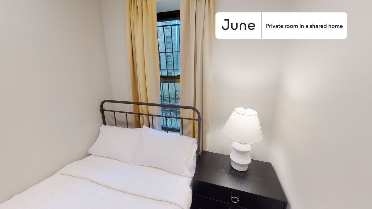 

Full bedroom in a 3 bedroom / 1 bathroom apartment!

Check out 3D tour now:  https://jnhm.es/Xz

This  Full room in Hamilton Heights  is available on a flexible 1-18 month lease. Monthly rent rate is determined by furnishing preference, move-in date and move-out date. Speak to a June representative for recommendations on the best stay duration for the lowest rate, and learn more about this home on the June website:  https://jnhm.es/5M1

Amenities of this home:   Dishwasher,    Furnished Common Areas,    Wi-Fi - Paid separately (High-Speed),    Guarantors Allowed,       32-inch Flat-Screen TV,       Laundry in home (free),    Hardwood Flooring,    Microwave,    Oven,    Refrigerator,   also, this unit is conveniently located, several local parks, restaurants and bars are just minutes away.

About June Homes: Welcome to the easiest rental experience of your life. Rent furnished or unfurnished apartments for 1 - 18 months, bypass hidden costs and broker fees and enjoy an easy move-in. As a resident, you’ll have access to 24/7 support and monthly cleanings of the home’s shared spaces. Sign up now to apply online for your next home with June: https://jnhm.es/sign-roomi

Interested? Use this listing ID when speaking to June team:  #795 C