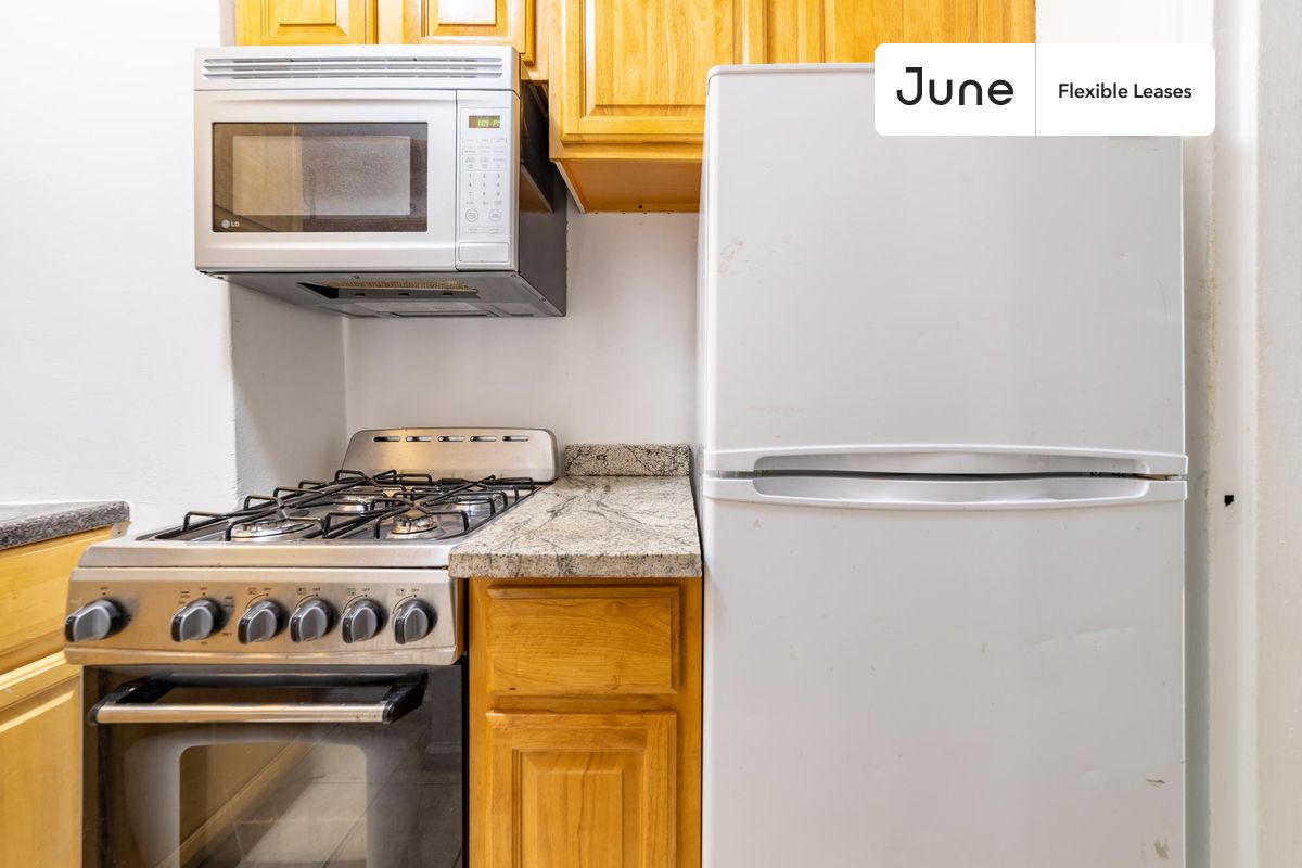 Limited time offer! Get $100 off your next rent with code SUMMER100. Mention it to our team!
1 bedroom in Fort Greene on flexible lease terms.
Check out 3D tour now: https://jnhm.es/88u
This 1 bedroom apartment on the Fort Greene is available on a 12 month lease or a flexible short term (31 to 364 days) lease. You pick your custom start and end date. Monthly rent rate is determined by furnishing preference, move-in date and move-out date. Speak to a June representative for recommendations on the best stay duration for the lowest rate, and learn more about this home on the June website: https://jnhm.es/6gC
Amenities of this home: Wi-Fi - Paid separately (High-Speed), Guarantors Allowed, 32-inch Flat-Screen TV, Couple-Friendly, Full bed, Hardwood Flooring, Microwave, Oven, Refrigerator, also, this unit is conveniently located, several local parks, restaurants and bars are just minutes away.
About June Homes: Welcome to the easiest rental experience of your life. Rent furnished or unfurnished apartments on a 12 month lease or a flexible short term (31 to 364 days). As a resident, you’ll have access to 24/7 support and monthly cleanings of the home’s shared spaces. Sign up now to apply online for your next home with June: https://jnhm.es/sign-roomi
Brokers accepted. 5% commission on rent.
Interested? Use this listing ID when speaking to June team: #1411