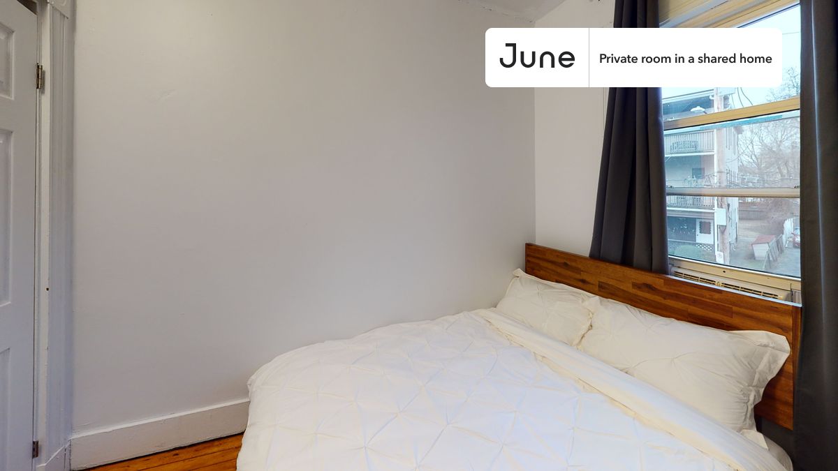 

PLEASE NOTE: This is a private room in a shared apartment. You will have your own bedroom and shared common areas (kitchen, bathroom, etc.) with other residents.

Queen bedroom in a 6 bedroom / 2 bathroom apartment!

Check out 3D tour now:  https://jnhm.es/U7

This  Queen room in Allston  is available on a 12 month lease or a flexible short term (31 to 364 days) lease. You pick your custom start and end date. Monthly rent rate is determined by furnishing preference, move-in date and move-out date. Speak to a June representative for recommendations on the best stay duration for the lowest rate, and learn more about this home on the June website:  https://jnhm.es/5Ap

Amenities of this home:   Dishwasher,    Furnished Common Areas,    Wi-Fi - Paid separately (High-Speed),    Guarantors Allowed,       32-inch Flat-Screen TV,       Paid parking,    Laundry - Paid separately (in building),    Hardwood Flooring,    Microwave,    Oven,    Refrigerator,   also, this unit is conveniently located, several local parks, restaurants and bars are just minutes away.

About June Homes: Welcome to the easiest rental experience of your life. Rent furnished or unfurnished apartments on a 12 month lease or a flexible short term (31 to 364 days). As a resident, you’ll have access to 24/7 support and monthly cleanings of the home’s shared spaces. Sign up now to apply online for your next home with June: https://jnhm.es/sign-roomi

Brokers welcome! Contact us for more details.

Interested? Kindly note that the minimum stay duration would be 31 days. 

Use this listing ID when speaking to June team:  #539 D
