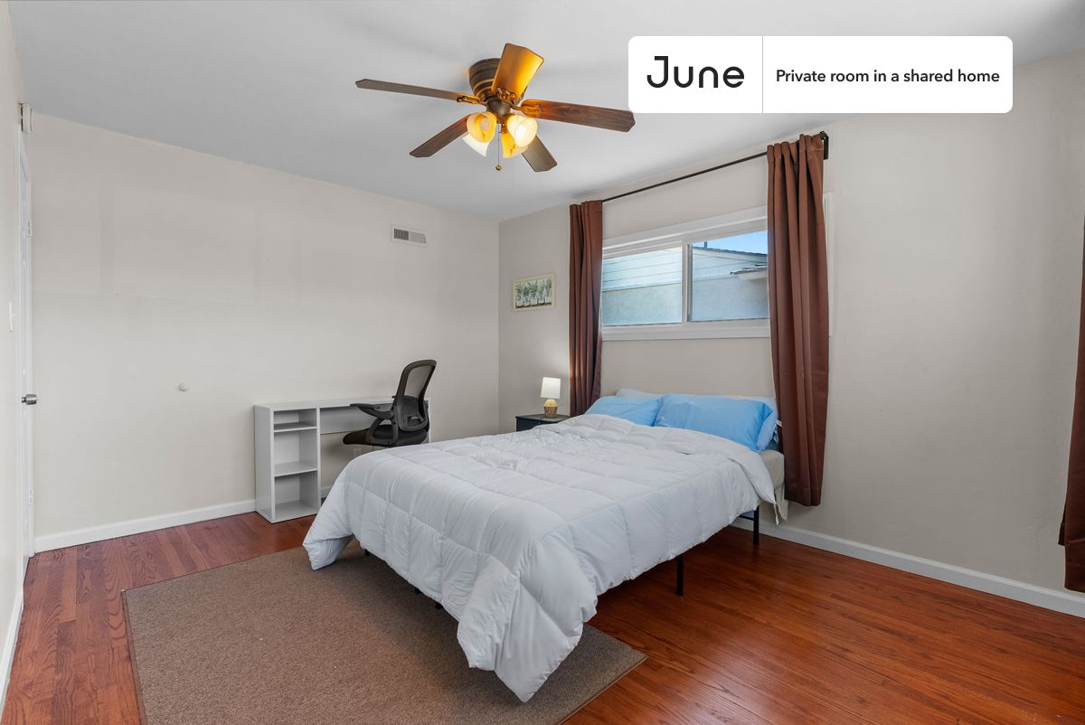 

PLEASE NOTE: This is a private room in a shared apartment. You will have your own bedroom and shared common areas (kitchen, bathroom, etc.) with other residents.

Queen bedroom in a 7 bedroom / 3 bathroom apartment!

Check out 3D tour now:  https://jnhm.es/86n

This  Queen room in College West  is available on a 12 month lease or a flexible short term (31 to 364 days) lease. You pick your custom start and end date. Monthly rent rate is determined by furnishing preference, move-in date and move-out date. Speak to a June representative for recommendations on the best stay duration for the lowest rate, and learn more about this home on the June website:  https://jnhm.es/5Y2

Amenities of this home:   Dishwasher,    Furnished Common Areas,    Wi-Fi - Paid separately (High-Speed),    Guarantors Allowed,       Central AC (Common space),    Laundry in home (free),       Enclosed backyard,    Wall-Mounted TV,    Hardwood Flooring,    Microwave,    Oven,    Refrigerator,    garage parking (paid),   also, this unit is conveniently located, several local parks, restaurants and bars are just minutes away.

About June Homes: Welcome to the easiest rental experience of your life. Rent furnished or unfurnished apartments on a 12 month lease or a flexible short term (31 to 364 days). As a resident, you’ll have access to 24/7 support and monthly cleanings of the home’s shared spaces. Sign up now to apply online for your next home with June: https://jnhm.es/sign-roomi

Brokers welcome! Contact us for more details.

Interested? Use this listing ID when speaking to June team:  #1021 F