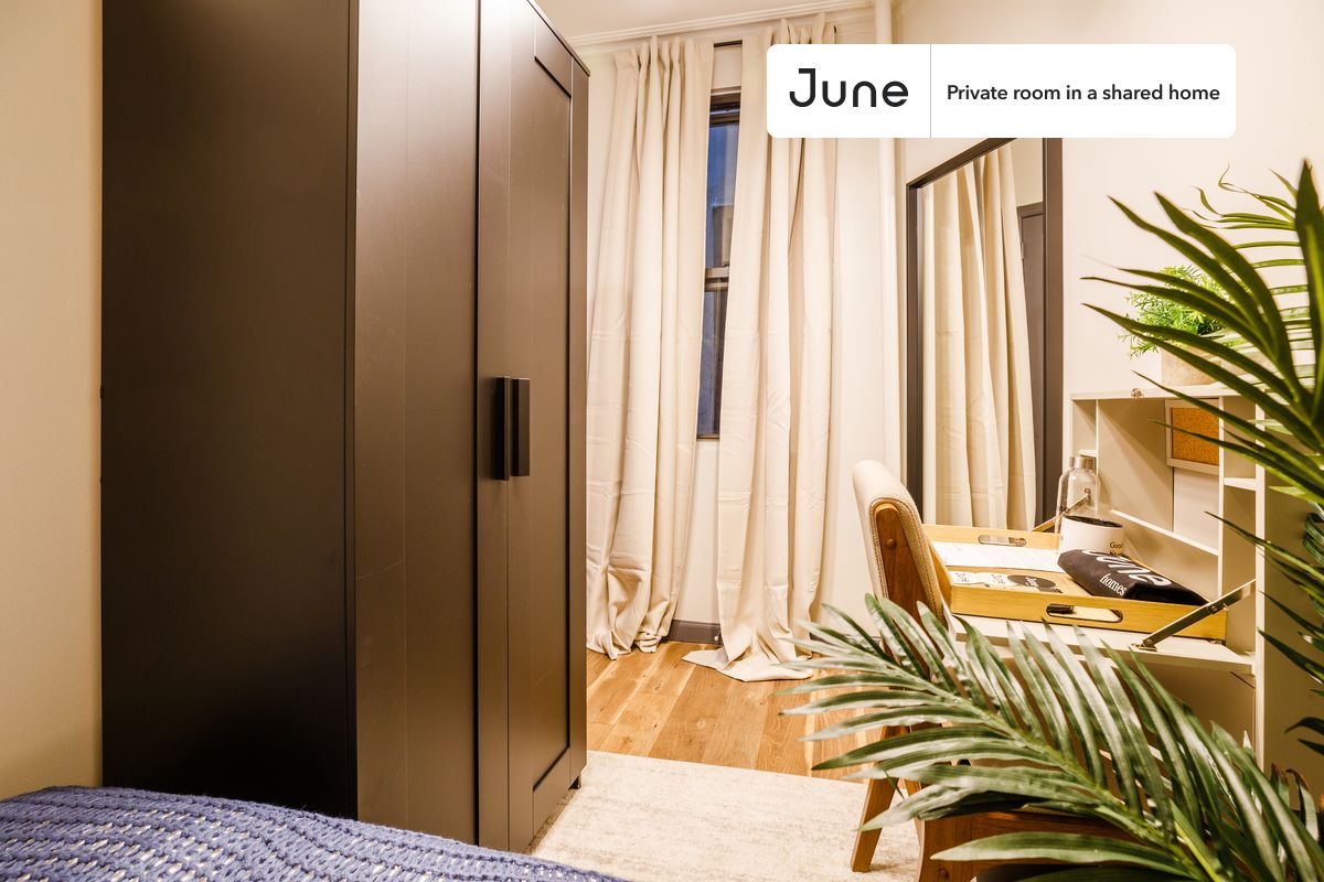 PLEASE NOTE: This is a private room in a shared apartment. You will have your own bedroom and shared common areas (kitchen, bathroom, etc.) with other residents.
Twin bedroom in a 3 bedroom / 1 bathroom apartment!
Check out 3D tour now: https://jnhm.es/59
This Twin room in Hell's Kitchen is available on a 12 month lease or a flexible short term (31 to 364 days) lease. You pick your custom start and end date. Monthly rent rate is determined by furnishing preference, move-in date and move-out date. Speak to a June representative for recommendations on the best stay duration for the lowest rate, and learn more about this home on the June website: https://jnhm.es/DA
Amenities of this home: Furnished Common Areas, Wi-Fi - Paid separately (High-Speed), Guarantors Allowed, 32-inch Flat-Screen TV, Smart lock, Hardwood Flooring, Microwave, Oven, Refrigerator, also, this unit is conveniently located, several local parks, restaurants and bars are just minutes away.
About June Homes: Welcome to the easiest rental experience of your life. Rent furnished or unfurnished apartments on a 12 month lease or a flexible short term (31 to 364 days). As a resident, you’ll have access to 24/7 support and monthly cleanings of the home’s shared spaces. Sign up now to apply online for your next home with June: https://jnhm.es/sign-roomi
Brokers welcome! Contact us for more details.
Interested? Use this listing ID when speaking to June team: #215 B