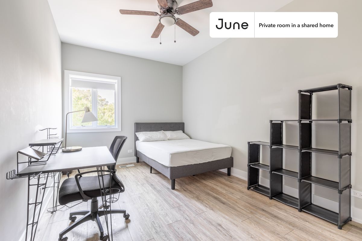 PLEASE NOTE: This is a private room in a shared apartment. You will have your own bedroom and shared common areas (kitchen, bathroom, etc.) with other residents.
Full bedroom in a 5 bedroom / 3 bathroom apartment!
Check out 3D tour now: https://jnhm.es/89J
This Full room in University Village - Little Italy is available on a 12 month lease or a flexible short term (31 to 364 days) lease. You pick your custom start and end date. Monthly rent rate is determined by furnishing preference, move-in date and move-out date. Speak to a June representative for recommendations on the best stay duration for the lowest rate, and learn more about this home on the June website: https://jnhm.es/6kx
Amenities of this home: Laundry in home (free), Street parking - City permit required, Dining area, 32-inch Flat-Screen TV, Guarantors Allowed, Wi-Fi - Paid separately (High-Speed), Furnished Common Areas, Living area, Hardwood Flooring, Microwave, Oven, Refrigerator, also, this unit is conveniently located, several local parks, restaurants and bars are just minutes away.
About June Homes: Welcome to the easiest rental experience of your life. Rent furnished or unfurnished apartments on a 12 month lease or a flexible short term (31 to 364 days). As a resident, you’ll have access to 24/7 support and monthly cleanings of the home’s shared spaces. Sign up now to apply online for your next home with June: https://jnhm.es/sign-roomi
Brokers welcome! Contact us for more details.
Interested? Kindly note that the minimum stay duration would be 32 days.
Use this listing ID when speaking to June team: #1506 B