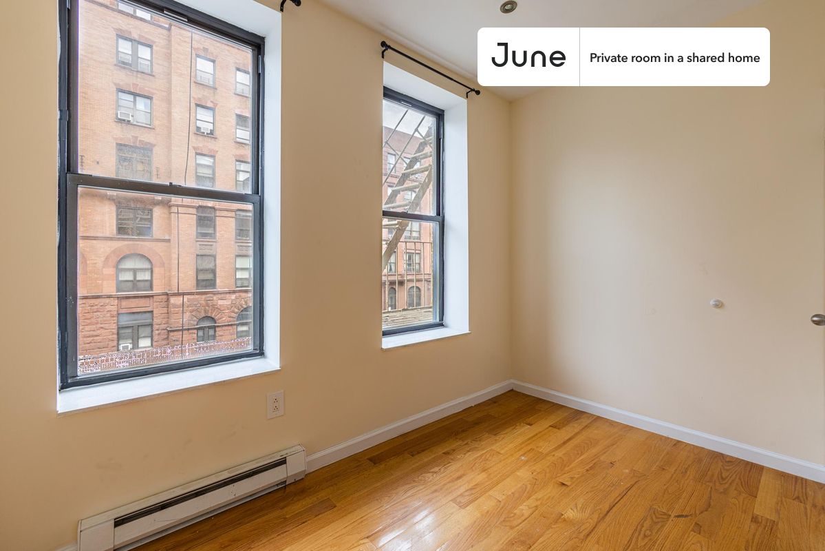 PLEASE NOTE: This is a private room in a shared apartment. You will have your own bedroom and shared common areas (kitchen, bathroom, etc.) with other residents.
Full bedroom in a 4 bedroom / 2 bathroom apartment!
Check out 3D tour now: https://jnhm.es/86m
This Full room in South Harlem is available on a 12 month lease or a flexible short term (31 to 364 days) lease. You pick your custom start and end date. Monthly rent rate is determined by furnishing preference, move-in date and move-out date. Speak to a June representative for recommendations on the best stay duration for the lowest rate, and learn more about this home on the June website: https://jnhm.es/6dS
Amenities of this home: Laundry in home (free), Dishwasher, Furnished Common Areas, Wi-Fi - Paid separately (High-Speed), Guarantors Allowed, Wall-Mounted TV, Hardwood Flooring, Microwave, Oven, Refrigerator, also, this unit is conveniently located, several local parks, restaurants and bars are just minutes away.
About June Homes: Welcome to the easiest rental experience of your life. Rent furnished or unfurnished apartments on a 12 month lease or a flexible short term (31 to 364 days). As a resident, you’ll have access to 24/7 support and monthly cleanings of the home’s shared spaces. Sign up now to apply online for your next home with June: https://jnhm.es/sign-roomi
Brokers welcome! Contact us for more details.
Interested? Use this listing ID when speaking to June team: #1352 A