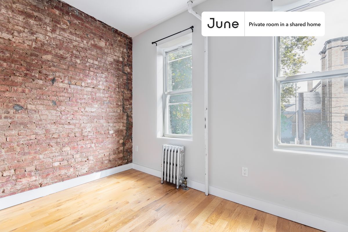 

PLEASE NOTE: This is a private room in a shared apartment. You will have your own bedroom and shared common areas (kitchen, bathroom, etc.) with other residents.

Full bedroom in a 5 bedroom / 2 bathroom apartment!

Check out 3D tour now:  https://jnhm.es/89R

This  Full room in Ridgewood  is available on a 12 month lease or a flexible short term (31 to 364 days) lease. You pick your custom start and end date. Monthly rent rate is determined by furnishing preference, move-in date and move-out date. Speak to a June representative for recommendations on the best stay duration for the lowest rate, and learn more about this home on the June website:  https://jnhm.es/6hm

Amenities of this home:   Dishwasher,    Furnished Common Areas,    Wi-Fi - Paid separately (High-Speed),    Guarantors Allowed,       32-inch Flat-Screen TV,    Dining area,       Street parking - City permit required,    Laundry in home (free),    Living area,    Hardwood Flooring,    Microwave,    Oven,    Refrigerator,   also, this unit is conveniently located, several local parks, restaurants and bars are just minutes away.

About June Homes: Welcome to the easiest rental experience of your life. Rent furnished or unfurnished apartments on a 12 month lease or a flexible short term (31 to 364 days). As a resident, you’ll have access to 24/7 support and monthly cleanings of the home’s shared spaces. Sign up now to apply online for your next home with June: https://jnhm.es/sign-roomi

Brokers welcome! Contact us for more details.

Interested? Use this listing ID when speaking to June team:  #1425 A
