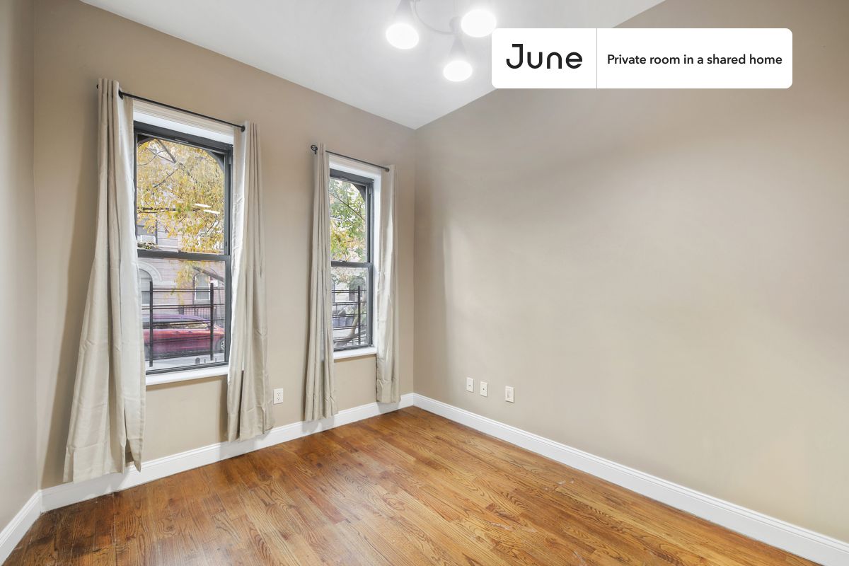 

PLEASE NOTE: This is a private room in a shared apartment. You will have your own bedroom and shared common areas (kitchen, bathroom, etc.) with other residents.

Full bedroom in a 4 bedroom / 1 bathroom apartment!

Check out 3D tour now:  https://jnhm.es/10G

This  Full room in Crown Heights  is available on a 12 month lease or a flexible short term (31 to 364 days) lease. You pick your custom start and end date. Monthly rent rate is determined by furnishing preference, move-in date and move-out date. Speak to a June representative for recommendations on the best stay duration for the lowest rate, and learn more about this home on the June website:  https://jnhm.es/5Ue

Amenities of this home:   Dishwasher,    Bike room,    Furnished Common Areas,    Wi-Fi - Paid separately (High-Speed),    Guarantors Allowed,       Central AC (Common space),    Street parking - City permit required,    Laundry - Paid separately (in building),       Wall-Mounted TV,    Hardwood Flooring,    Microwave,    Oven,    Refrigerator,   also, this unit is conveniently located, several local parks, restaurants and bars are just minutes away.

About June Homes: Welcome to the easiest rental experience of your life. Rent furnished or unfurnished apartments on a 12 month lease or a flexible short term (31 to 364 days). As a resident, you’ll have access to 24/7 support and monthly cleanings of the home’s shared spaces. Sign up now to apply online for your next home with June: https://jnhm.es/sign-roomi

Brokers welcome! Contact us for more details.

Interested? Use this listing ID when speaking to June team:  #956 A
