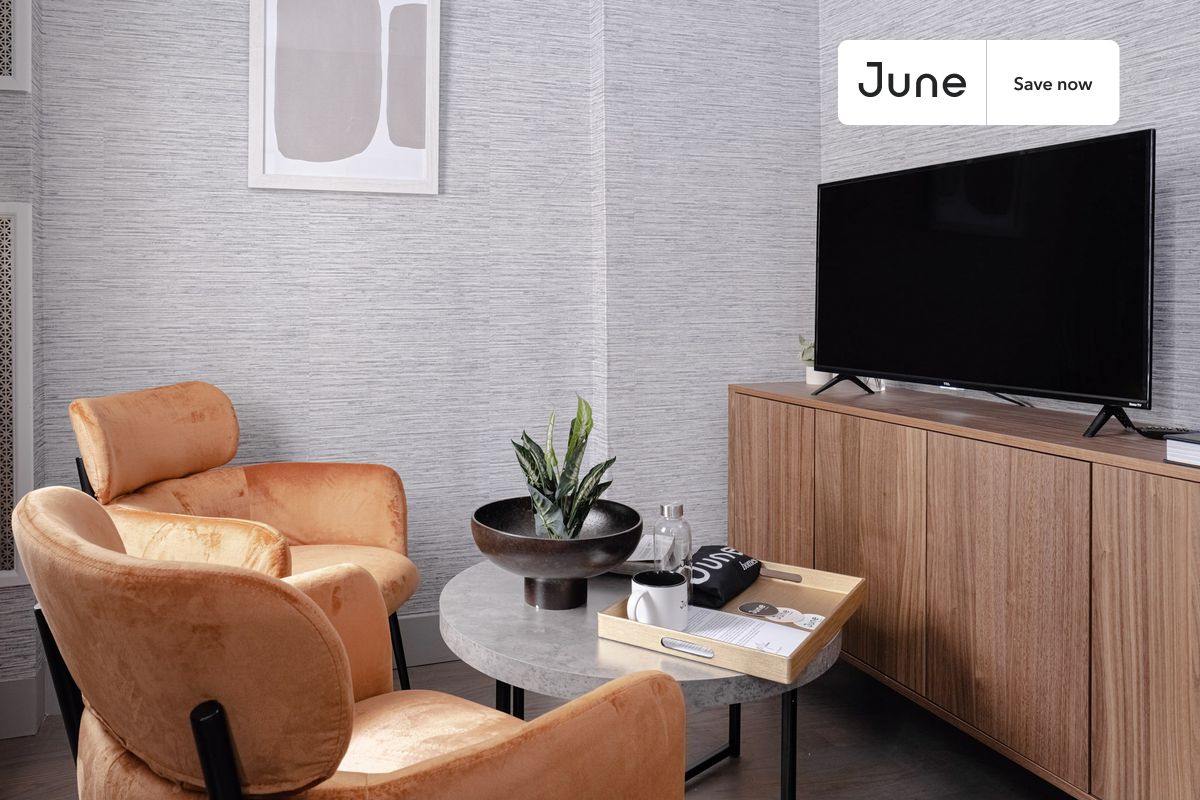 Studio in Upper West Side on flexible lease terms.
Check out 3D tour now: https://jnhm.es/O6
This studio is available on a 12 month lease or a flexible short term (31 to 364 days) lease. You pick your custom start and end date. Monthly rent rate is determined by furnishing preference, move-in date and move-out date. Speak to a June representative for recommendations on the best stay duration for the lowest rate, and learn more about this home on the June website: https://jnhm.es/Fu
Amenities of this home: Dishwasher, Wi-Fi - Paid separately (High-Speed), Outdoor space, Guarantors Allowed, 32-inch Flat-Screen TV, Couple-Friendly, North facing, Laundry in home (free), Full bed, Living area, Hardwood Flooring, Microwave, Oven, Refrigerator, also, this unit is conveniently located, several local parks, restaurants and bars are just minutes away.
About June Homes: Welcome to the easiest rental experience of your life. Rent furnished or unfurnished apartments on a 12 month lease or a flexible short term (31 to 364 days). As a resident, you’ll have access to 24/7 support and monthly cleanings of the home’s shared spaces. Sign up now to apply online for your next home with June: https://jnhm.es/sign-roomi
Brokers welcome! Contact us for more details.
Interested? Use this listing ID when speaking to June team: #256