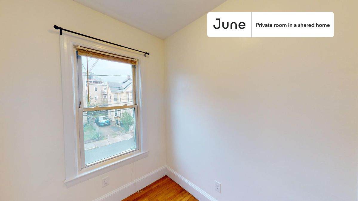 

PLEASE NOTE: This is a private room in a shared apartment. You will have your own bedroom and shared common areas (kitchen, bathroom, etc.) with other residents.

Twin bedroom in a 3 bedroom / 1 bathroom apartment!

Check out 3D tour now:  https://jnhm.es/89z

This  Twin room in Somerville  is available on a 12 month lease or a flexible short term (31 to 364 days) lease. You pick your custom start and end date. Monthly rent rate is determined by furnishing preference, move-in date and move-out date. Speak to a June representative for recommendations on the best stay duration for the lowest rate, and learn more about this home on the June website:  https://jnhm.es/6gU

Amenities of this home:   Dine in kitchen,       Street parking - City permit required,    Laundry - Paid separately (in building),    Dishwasher,    Furnished Common Areas,    Wi-Fi - Paid separately (High-Speed),    Guarantors Allowed,       32-inch Flat-Screen TV,    Living area,    Hardwood Flooring,    Microwave,    Oven,    Refrigerator,   also, this unit is conveniently located, several local parks, restaurants and bars are just minutes away.

About June Homes: Welcome to the easiest rental experience of your life. Rent furnished or unfurnished apartments on a 12 month lease or a flexible short term (31 to 364 days). As a resident, you’ll have access to 24/7 support and monthly cleanings of the home’s shared spaces. Sign up now to apply online for your next home with June: https://jnhm.es/sign-roomi

Brokers welcome! Contact us for more details.

Interested? Kindly note that the minimum stay duration would be 31 days. 

Use this listing ID when speaking to June team:  #1417 A