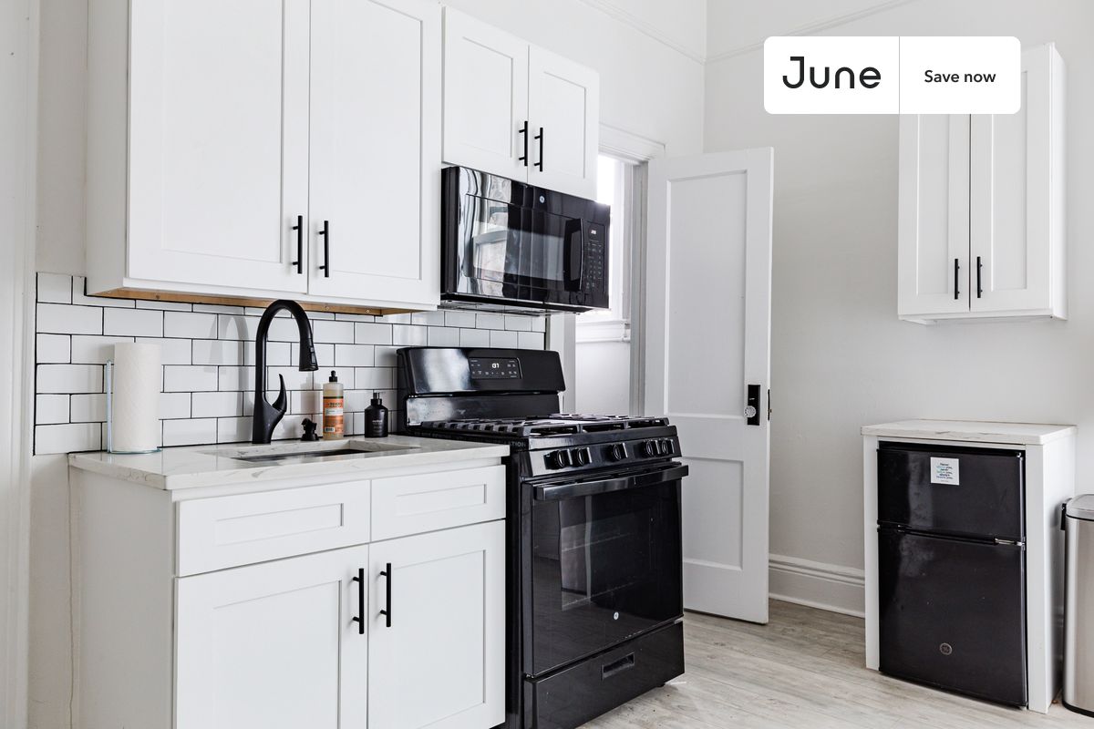 Studio in Clinton Hill on flexible lease terms.
Check out 3D tour now: https://jnhm.es/8e3
This studio is available on a 12 month lease or a flexible short term (31 to 364 days) lease. You pick your custom start and end date. Monthly rent rate is determined by furnishing preference, move-in date and move-out date. Speak to a June representative for recommendations on the best stay duration for the lowest rate, and learn more about this home on the June website: https://jnhm.es/6cN
Amenities of this home: Guarantors Allowed, Wi-Fi - Paid separately (High-Speed), Couple-Friendly, Private Bathroom, Hardwood Flooring, Microwave, Oven, Refrigerator, also, this unit is conveniently located, several local parks, restaurants and bars are just minutes away.
About June Homes: Welcome to the easiest rental experience of your life. Rent furnished or unfurnished apartments on a 12 month lease or a flexible short term (31 to 364 days). As a resident, you’ll have access to 24/7 support and monthly cleanings of the home’s shared spaces. Sign up now to apply online for your next home with June: https://jnhm.es/sign-roomi
Brokers welcome! Contact us for more details.
Interested? Use this listing ID when speaking to June team: #1331