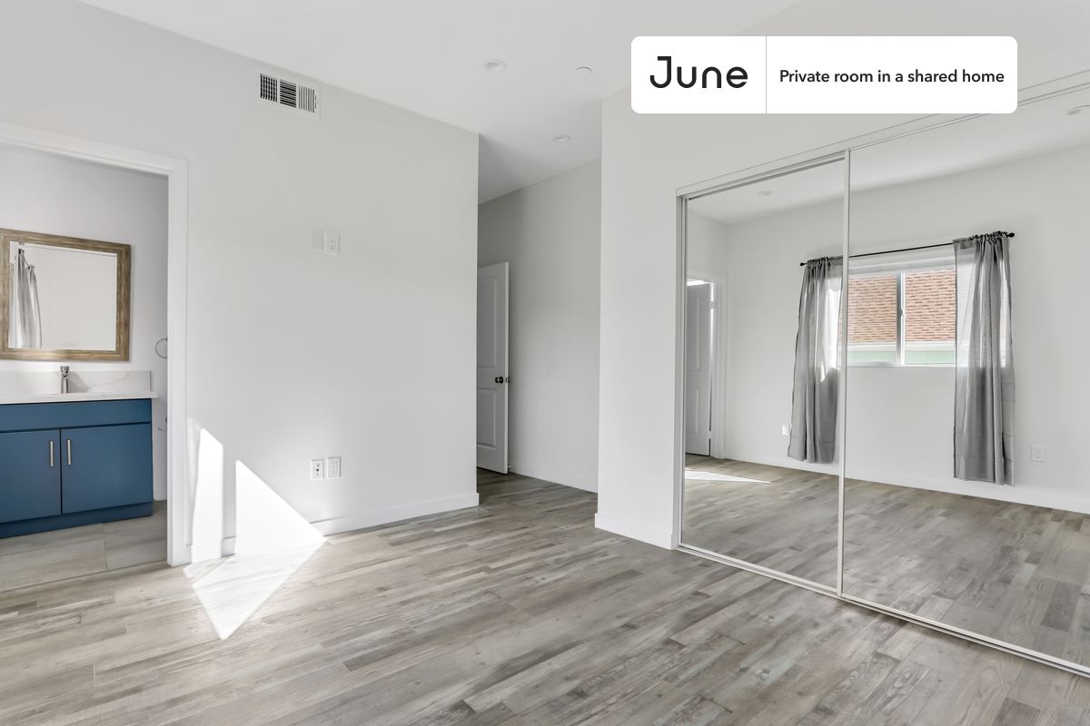 

PLEASE NOTE: This is a private room in a shared apartment. You will have your own bedroom and shared common areas (kitchen, bathroom, etc.) with other residents.

Queen bedroom in a 5 bedroom / 7 bathroom apartment!

Check out 3D tour now:  https://jnhm.es/Yr

This  Queen room in Boyle Heights  is available on a 12 month lease or a flexible short term (31 to 364 days) lease. You pick your custom start and end date. Monthly rent rate is determined by furnishing preference, move-in date and move-out date. Speak to a June representative for recommendations on the best stay duration for the lowest rate, and learn more about this home on the June website:  https://jnhm.es/5Nf

Amenities of this home:   Dishwasher,    Furnished Common Areas,    Wi-Fi - Paid separately (High-Speed),    Guarantors Allowed,       32-inch Flat-Screen TV,    Laundry in home (free),       Hardwood Flooring,    Microwave,    Oven,    Refrigerator,   also, this unit is conveniently located, several local parks, restaurants and bars are just minutes away.

About June Homes: Welcome to the easiest rental experience of your life. Rent furnished or unfurnished apartments on a 12 month lease or a flexible short term (31 to 364 days). As a resident, you’ll have access to 24/7 support and monthly cleanings of the home’s shared spaces. Sign up now to apply online for your next home with June: https://jnhm.es/sign-roomi

Brokers welcome! Contact us for more details.

Interested? Use this listing ID when speaking to June team:  #821 E