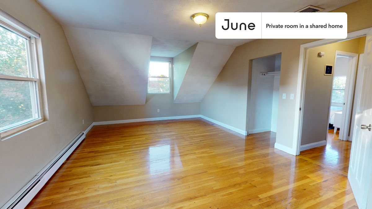 

PLEASE NOTE: This is a private room in a shared apartment. You will have your own bedroom and shared common areas (kitchen, bathroom, etc.) with other residents.

Queen bedroom in a 4 bedroom / 1.5 bathroom apartment!

Check out 3D tour now:  https://jnhm.es/89G

This  Queen room in Allston  is available on a 12 month lease or a flexible short term (31 to 364 days) lease. You pick your custom start and end date. Monthly rent rate is determined by furnishing preference, move-in date and move-out date. Speak to a June representative for recommendations on the best stay duration for the lowest rate, and learn more about this home on the June website:  https://jnhm.es/6aA

Amenities of this home:   Dishwasher,    Furnished Common Areas,    Wi-Fi - Paid separately (High-Speed),    Guarantors Allowed,       32-inch Flat-Screen TV,    Street parking - City permit required,       Hardwood Flooring,    Microwave,    Oven,    Refrigerator,    Air Conditioning | HVAC,   also, this unit is conveniently located, several local parks, restaurants and bars are just minutes away.

About June Homes: Welcome to the easiest rental experience of your life. Rent furnished or unfurnished apartments on a 12 month lease or a flexible short term (31 to 364 days). As a resident, you’ll have access to 24/7 support and monthly cleanings of the home’s shared spaces. Sign up now to apply online for your next home with June: https://jnhm.es/sign-roomi

Brokers welcome! Contact us for more details.

Interested? Kindly note that the minimum stay duration would be 31 days. 

Use this listing ID when speaking to June team:  #1285 B