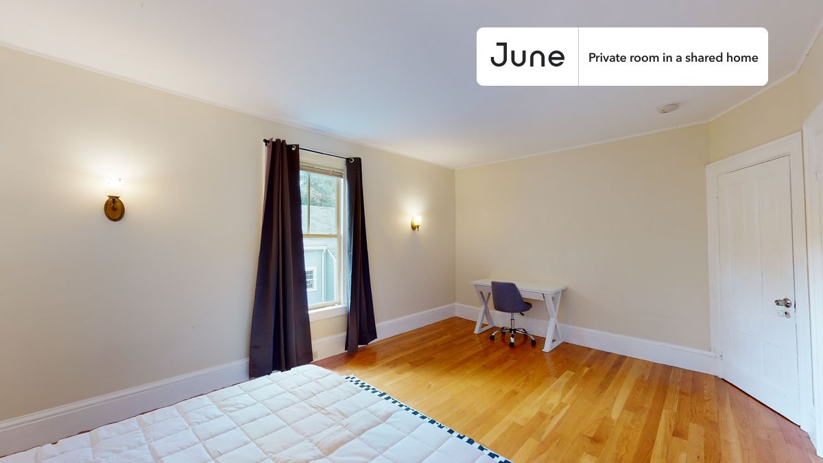 

PLEASE NOTE: This is a private room in a shared apartment. You will have your own bedroom and shared common areas (kitchen, bathroom, etc.) with other residents.

Queen bedroom in a 5 bedroom / 2 bathroom apartment!

Check out 3D tour now:

This  Queen room in Newton Corner  is available on a 12 month lease or a flexible short term (31 to 364 days) lease. You pick your custom start and end date. Monthly rent rate is determined by furnishing preference, move-in date and move-out date. Speak to a June representative for recommendations on the best stay duration for the lowest rate, and learn more about this home on the June website:  https://jnhm.es/6iu

Amenities of this home:   Furnished Common Areas,    Wi-Fi - Paid separately (High-Speed),    Guarantors Allowed,          Laundry - Paid separately (in building),    Hardwood Flooring,    Microwave,    Refrigerator,   also, this unit is conveniently located, several local parks, restaurants and bars are just minutes away.

About June Homes: Welcome to the easiest rental experience of your life. Rent furnished or unfurnished apartments on a 12 month lease or a flexible short term (31 to 364 days). As a resident, you’ll have access to 24/7 support and monthly cleanings of the home’s shared spaces. Sign up now to apply online for your next home with June: https://jnhm.es/sign-roomi

Brokers welcome! Contact us for more details.

Interested? Kindly note that the minimum stay duration would be 31 days. 

Use this listing ID when speaking to June team:  #1462 D