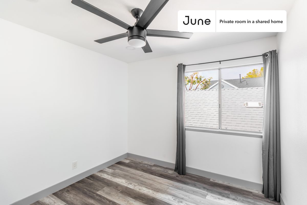 

PLEASE NOTE: This is a private room in a shared apartment. You will have your own bedroom and shared common areas (kitchen, bathroom, etc.) with other residents.

Queen bedroom in a 3 bedroom / 1.5 bathroom apartment!

Check out 3D tour now:  https://jnhm.es/12s

This  Queen room in Pasadena  is available on a 12 month lease or a flexible short term (31 to 364 days) lease. You pick your custom start and end date. Monthly rent rate is determined by furnishing preference, move-in date and move-out date. Speak to a June representative for recommendations on the best stay duration for the lowest rate, and learn more about this home on the June website:  https://jnhm.es/5XV

Amenities of this home:   Dishwasher,    Furnished Common Areas,    Wi-Fi - Paid separately (High-Speed),    Guarantors Allowed,          Wall-Mounted TV,    Hardwood Flooring,    Microwave,    Oven,    Refrigerator,    garage parking (paid),   also, this unit is conveniently located, several local parks, restaurants and bars are just minutes away.

About June Homes: Welcome to the easiest rental experience of your life. Rent furnished or unfurnished apartments on a 12 month lease or a flexible short term (31 to 364 days). As a resident, you’ll have access to 24/7 support and monthly cleanings of the home’s shared spaces. Sign up now to apply online for your next home with June: https://jnhm.es/sign-roomi

Brokers welcome! Contact us for more details.

Interested? Use this listing ID when speaking to June team:  #1017 B