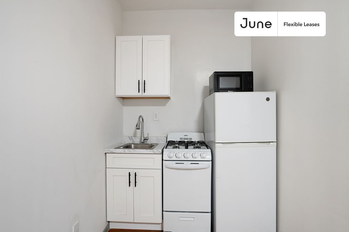 

Studio in Columbus Circle on flexible lease terms.

Check out 3D tour now:  https://jnhm.es/ZG

This  studio   is available on a flexible 1-18 month lease. Monthly rent rate is determined by furnishing preference, move-in date and move-out date. Speak to a June representative for recommendations on the best stay duration for the lowest rate, and learn more about this home on the June website:     https://jnhm.es/5Ru

Amenities of this home:   Wi-Fi - Paid separately (High-Speed),    Elevator,    Guarantors Allowed,       Couple-Friendly,       Laundry - Paid separately (in building),    Hardwood Flooring,    Microwave,    Oven,    Refrigerator,   also, this unit is conveniently located, several local parks, restaurants and bars are just minutes away.

About June Homes: Welcome to the easiest rental experience of your life. Rent furnished or unfurnished apartments for 1 - 18 months, bypass hidden costs and broker fees and enjoy an easy move-in. As a resident, you’ll have access to 24/7 support and monthly cleanings of the home’s shared spaces. Sign up now to apply online for your next home with June: https://jnhm.es/sign-roomi

Interested? Use this listing ID when speaking to June team:  #908