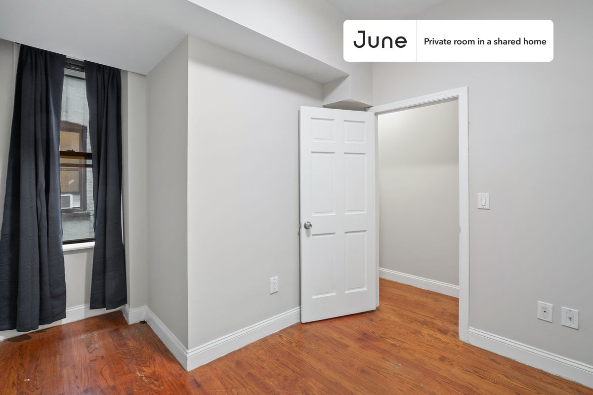 

PLEASE NOTE: This is a private room in a shared apartment. You will have your own bedroom and shared common areas (kitchen, bathroom, etc.) with other residents.

Full bedroom in a 4 bedroom / 1 bathroom apartment!

Check out 3D tour now:  https://jnhm.es/10F

This  Full room in Crown Heights  is available on a 12 month lease or a flexible short term (31 to 364 days) lease. You pick your custom start and end date. Monthly rent rate is determined by furnishing preference, move-in date and move-out date. Speak to a June representative for recommendations on the best stay duration for the lowest rate, and learn more about this home on the June website:  https://jnhm.es/5Ug

Amenities of this home:   Dishwasher,    Bike room,    Furnished Common Areas,    Wi-Fi - Paid separately (High-Speed),    Guarantors Allowed,       32-inch Flat-Screen TV,    Central AC (Common space),    Street parking - City permit required,    Laundry - Paid separately (in building),       Hardwood Flooring,    Microwave,    Oven,    Refrigerator,   also, this unit is conveniently located, several local parks, restaurants and bars are just minutes away.

About June Homes: Welcome to the easiest rental experience of your life. Rent furnished or unfurnished apartments on a 12 month lease or a flexible short term (31 to 364 days). As a resident, you’ll have access to 24/7 support and monthly cleanings of the home’s shared spaces. Sign up now to apply online for your next home with June: https://jnhm.es/sign-roomi

Brokers welcome! Contact us for more details.

Interested? Use this listing ID when speaking to June team:  #957 B