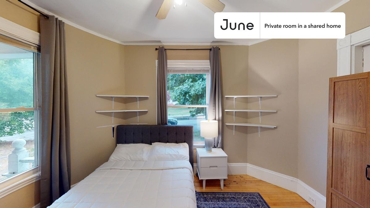 PLEASE NOTE: This is a private room in a shared apartment. You will have your own bedroom and shared common areas (kitchen, bathroom, etc.) with other residents.
Full bedroom in a 6 bedroom / 2 bathroom apartment!
Check out 3D tour now: https://jnhm.es/89I
This Full room in Brighton is available on a 12 month lease or a flexible short term (31 to 364 days) lease. You pick your custom start and end date. Monthly rent rate is determined by furnishing preference, move-in date and move-out date. Speak to a June representative for recommendations on the best stay duration for the lowest rate, and learn more about this home on the June website: https://jnhm.es/6bl
Amenities of this home: Dishwasher, Furnished Common Areas, Wi-Fi - Paid separately (High-Speed), Guarantors Allowed, Decorative fireplace, 32-inch Flat-Screen TV, Paid parking, Laundry - Paid separately (in building), Front porch, Hardwood Flooring, Microwave, Oven, Refrigerator, also, this unit is conveniently located, several local parks, restaurants and bars are just minutes away.
About June Homes: Welcome to the easiest rental experience of your life. Rent furnished or unfurnished apartments on a 12 month lease or a flexible short term (31 to 364 days). As a resident, you’ll have access to 24/7 support and monthly cleanings of the home’s shared spaces. Sign up now to apply online for your next home with June: https://jnhm.es/sign-roomi
Brokers welcome! Contact us for more details.
Interested? Kindly note that the minimum stay duration would be 31 days.
Use this listing ID when speaking to June team: #1301 A