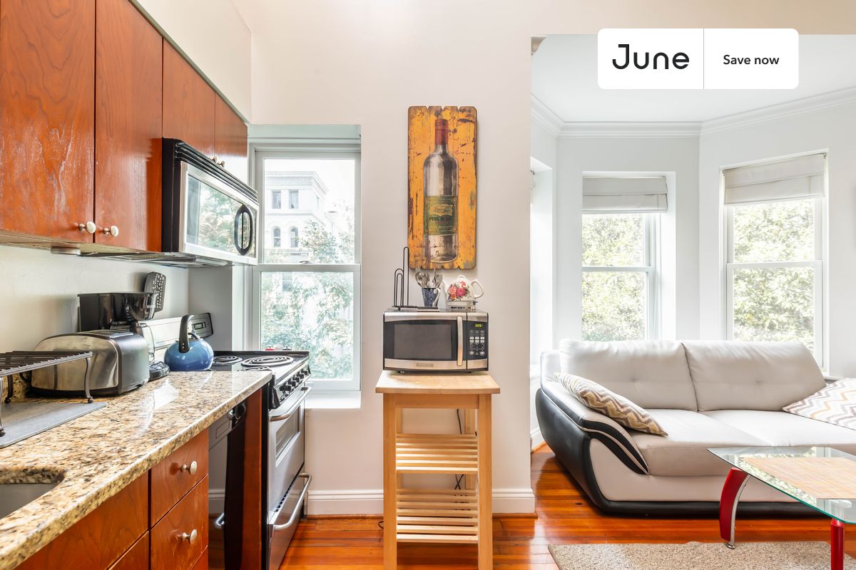 



1 bedroom in Adams Morgan on flexible lease terms.

Check out 3D tour now:  https://jnhm.es/88v

This  1 bedroom apartment on the Adams Morgan  is available on a 12 month lease or a flexible short term (31 to 364 days) lease. You pick your custom start and end date. Monthly rent rate is determined by furnishing preference, move-in date and move-out date. Speak to a June representative for recommendations on the best stay duration for the lowest rate, and learn more about this home on the June website:     https://jnhm.es/6js

Amenities of this home:   Dishwasher,    Wi-Fi - Paid separately (High-Speed),    Guarantors Allowed,       Decorative fireplace,    Dining area,    Couple-Friendly,    Private Bathroom,    Street parking - City permit required,    Laundry in home (free),    Full bed,       Living area,    Hardwood Flooring,    Microwave,    Oven,    Refrigerator,   also, this unit is conveniently located, several local parks, restaurants and bars are just minutes away.

About June Homes: Welcome to the easiest rental experience of your life. Rent furnished or unfurnished apartments on a 12 month lease or a flexible short term (31 to 364 days). As a resident, you’ll have access to 24/7 support and monthly cleanings of the home’s shared spaces. Sign up now to apply online for your next home with June: https://jnhm.es/sign-roomi

Brokers welcome! Contact us for more details.

Interested? Kindly note that the minimum stay duration would be 31 days. 

Use this listing ID when speaking to June team:  #1482