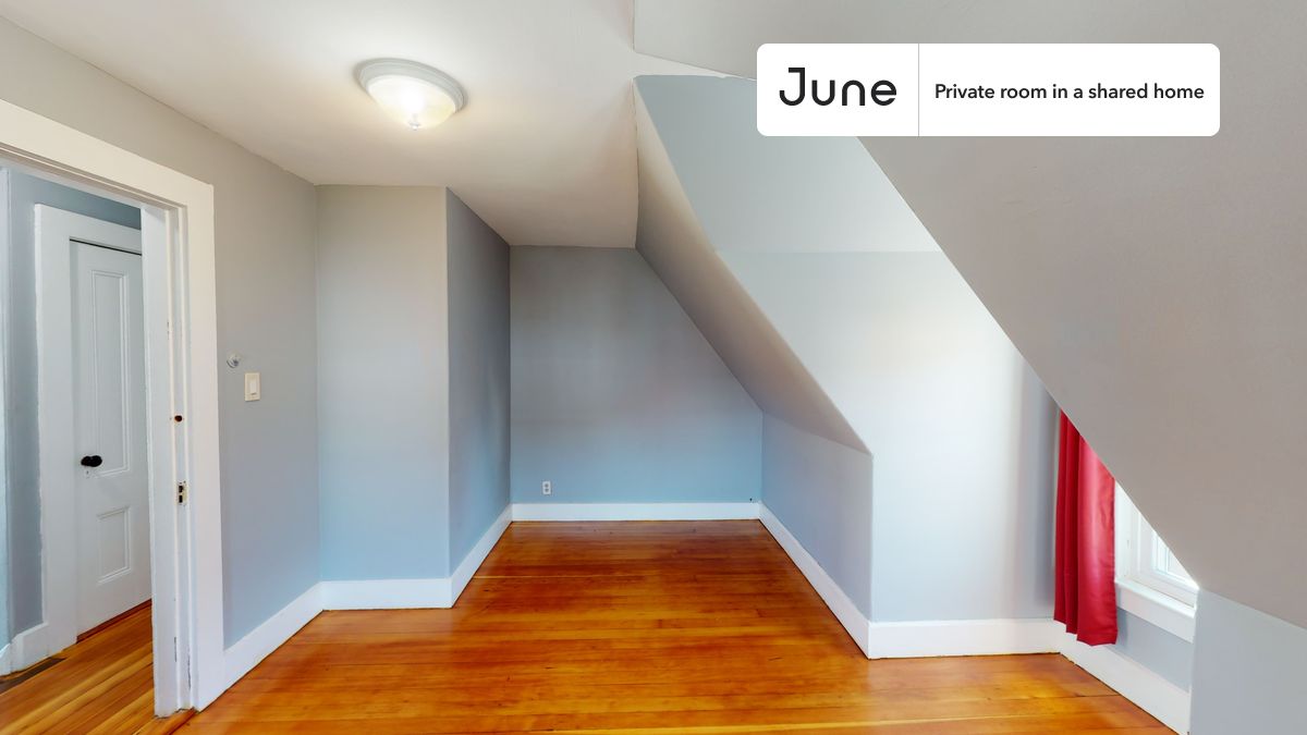 Limited time offer! Get $100 off your next rent with code SUMMER100. Mention it to our team!

Queen bedroom in a 7 bedroom / 2 bathroom apartment!

Check out 3D tour now:  https://jnhm.es/88N

This  Queen room in Allston  is available on a 12 month lease or a flexible short term (31 to 364 days) lease. You pick your custom start and end date. Monthly rent rate is determined by furnishing preference, move-in date and move-out date. Speak to a June representative for recommendations on the best stay duration for the lowest rate, and learn more about this home on the June website:  https://jnhm.es/6cj

Amenities of this home:   Furnished Common Areas,    Wi-Fi - Paid separately (High-Speed),    Guarantors Allowed,       Paid parking,       Laundry in building (free),    Hardwood Flooring,    Microwave,    Oven,    Refrigerator,   also, this unit is conveniently located, several local parks, restaurants and bars are just minutes away.

About June Homes: Welcome to the easiest rental experience of your life. Rent furnished or unfurnished apartments on a 12 month lease or a flexible short term (31 to 364 days). As a resident, you’ll have access to 24/7 support and monthly cleanings of the home’s shared spaces. Sign up now to apply online for your next home with June: https://jnhm.es/sign-roomi

Brokers accepted. 5% commission on rent.

Interested? Kindly note that the minimum stay duration would be 31 days. 

Use this listing ID when speaking to June team:  #1321 F