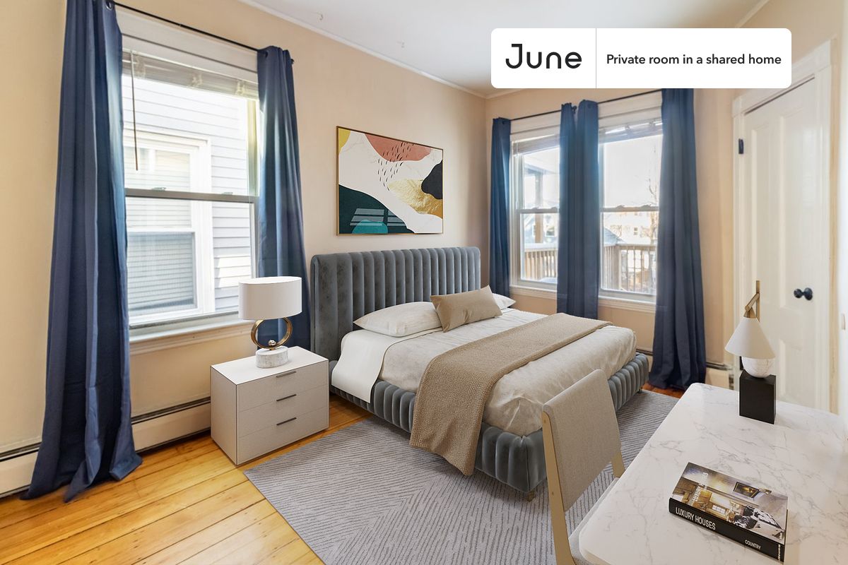 PLEASE NOTE: This is a private room in a shared apartment. You will have your own bedroom and shared common areas (kitchen, bathroom, etc.) with other residents.
Full bedroom in a 4 bedroom / 1 bathroom apartment!
Check out 3D tour now: https://jnhm.es/10O
This Full room in Roxbury is available on a 12 month lease or a flexible short term (31 to 364 days) lease. You pick your custom start and end date. Monthly rent rate is determined by furnishing preference, move-in date and move-out date. Speak to a June representative for recommendations on the best stay duration for the lowest rate, and learn more about this home on the June website: https://jnhm.es/5Ss
Amenities of this home: Dishwasher, Furnished Common Areas, Wi-Fi - Paid separately (High-Speed), Guarantors Allowed, Street parking - City permit required, Laundry - Paid separately (in building), Wall-Mounted TV, Hardwood Flooring, Microwave, Oven, Refrigerator, also, this unit is conveniently located, several local parks, restaurants and bars are just minutes away.
About June Homes: Welcome to the easiest rental experience of your life. Rent furnished or unfurnished apartments on a 12 month lease or a flexible short term (31 to 364 days). As a resident, you’ll have access to 24/7 support and monthly cleanings of the home’s shared spaces. Sign up now to apply online for your next home with June: https://jnhm.es/sign-roomi
Brokers welcome! Contact us for more details.
Interested? Kindly note that the minimum stay duration would be 31 days.
Use this listing ID when speaking to June team: #927 B