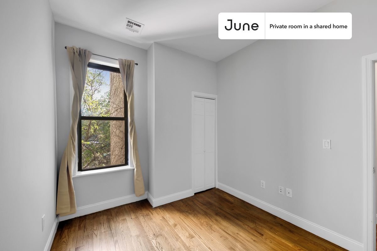 

PLEASE NOTE: This is a private room in a shared apartment. You will have your own bedroom and shared common areas (kitchen, bathroom, etc.) with other residents.

Full bedroom in a 4 bedroom / 1 bathroom apartment!

Check out 3D tour now:  https://jnhm.es/10E

This  Full room in Crown Heights  is available on a 12 month lease or a flexible short term (31 to 364 days) lease. You pick your custom start and end date. Monthly rent rate is determined by furnishing preference, move-in date and move-out date. Speak to a June representative for recommendations on the best stay duration for the lowest rate, and learn more about this home on the June website:  https://jnhm.es/5Ul

Amenities of this home:   Dishwasher,    Bike room,    Furnished Common Areas,    Wi-Fi - Paid separately (High-Speed),    Guarantors Allowed,       32-inch Flat-Screen TV,    Central AC (Common space),    Street parking - City permit required,    Laundry - Paid separately (in building),       Hardwood Flooring,    Microwave,    Oven,    Refrigerator,   also, this unit is conveniently located, several local parks, restaurants and bars are just minutes away.

About June Homes: Welcome to the easiest rental experience of your life. Rent furnished or unfurnished apartments on a 12 month lease or a flexible short term (31 to 364 days). As a resident, you’ll have access to 24/7 support and monthly cleanings of the home’s shared spaces. Sign up now to apply online for your next home with June: https://jnhm.es/sign-roomi

Brokers welcome! Contact us for more details.

Interested? Use this listing ID when speaking to June team:  #958 C