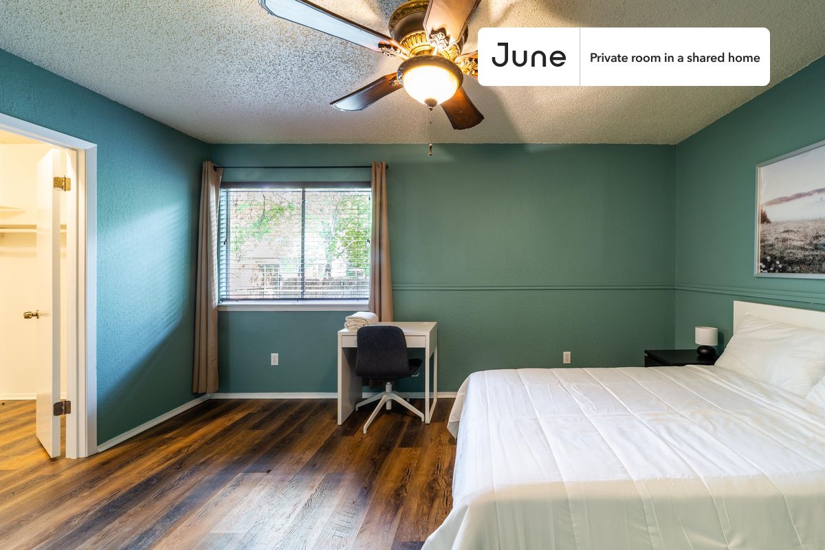 

Queen bedroom in a 3 bedroom / 2 bathroom apartment!

Check out 3D tour now:  https://jnhm.es/89Y

This  Queen room in North Austin  is available on a flexible 1-18 month lease. Monthly rent rate is determined by furnishing preference, move-in date and move-out date. Speak to a June representative for recommendations on the best stay duration for the lowest rate, and learn more about this home on the June website:  https://jnhm.es/6kN

Amenities of this home:   Dishwasher,    Furnished Common Areas,    Wi-Fi - Paid separately (High-Speed),    Outdoor space,    Guarantors Allowed,       Decorative fireplace,    32-inch Flat-Screen TV,    Dining area,    Street parking,    Laundry in home (free),       Living area,    Hardwood Flooring,    Microwave,    Oven,    Refrigerator,    Might give back at the end of current res-n please inform sales,   also, this unit is conveniently located, several local parks, restaurants and bars are just minutes away.

About June Homes: Welcome to the easiest rental experience of your life. Rent furnished or unfurnished apartments for 1 - 18 months, bypass hidden costs and broker fees and enjoy an easy move-in. As a resident, you’ll have access to 24/7 support and monthly cleanings of the home’s shared spaces. Sign up now to apply online for your next home with June: https://jnhm.es/sign-roomi

Interested? Use this listing ID when speaking to June team:  #1510 A