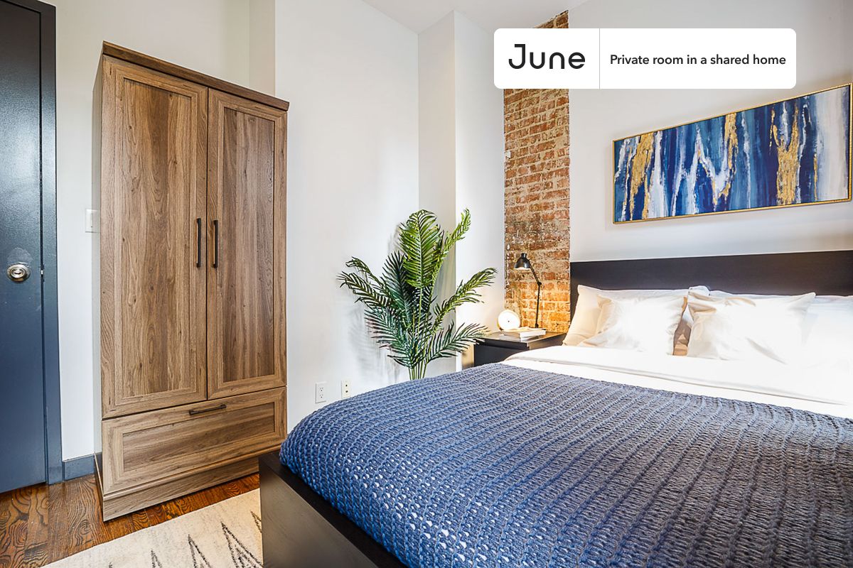

PLEASE NOTE: This is a private room in a shared apartment. You will have your own bedroom and shared common areas (kitchen, bathroom, etc.) with other residents.

Queen bedroom in a 4 bedroom / 2 bathroom apartment!

Check out 3D tour now:  https://jnhm.es/PC

This  Queen room in Upper East Side  is available on a 12 month lease or a flexible short term (31 to 364 days) lease. You pick your custom start and end date. Monthly rent rate is determined by furnishing preference, move-in date and move-out date. Speak to a June representative for recommendations on the best stay duration for the lowest rate, and learn more about this home on the June website:  https://jnhm.es/Bz

Amenities of this home:   Furnished Common Areas,    Wi-Fi - Paid separately (High-Speed),    Guarantors Allowed,       32-inch Flat-Screen TV,    Dining area,    Laundry - Paid separately (in building),       Hardwood Flooring,    Microwave,    Oven,    Refrigerator,   also, this unit is conveniently located, several local parks, restaurants and bars are just minutes away.

About June Homes: Welcome to the easiest rental experience of your life. Rent furnished or unfurnished apartments on a 12 month lease or a flexible short term (31 to 364 days). As a resident, you’ll have access to 24/7 support and monthly cleanings of the home’s shared spaces. Sign up now to apply online for your next home with June: https://jnhm.es/sign-roomi

Brokers welcome! Contact us for more details.

Interested? Use this listing ID when speaking to June team:  #180 D