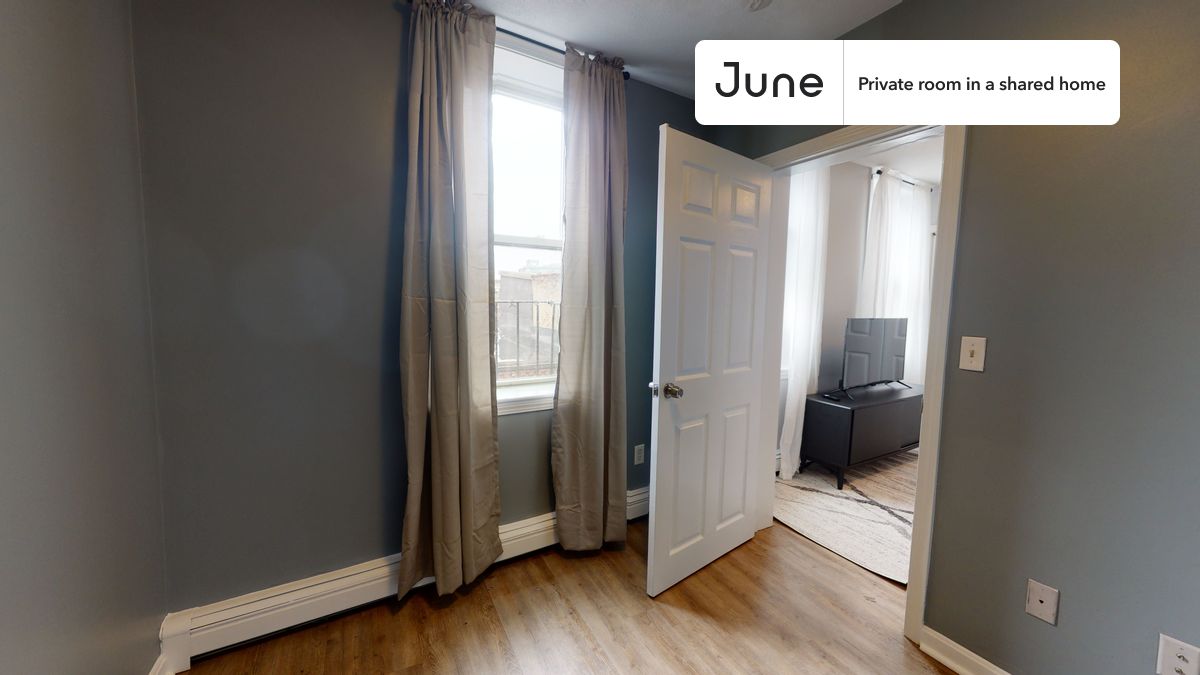 

PLEASE NOTE: This is a private room in a shared apartment. You will have your own bedroom and shared common areas (kitchen, bathroom, etc.) with other residents.

Queen bedroom in a 3 bedroom / 1 bathroom apartment!

Check out 3D tour now:  https://jnhm.es/Ro

This  Queen room in North End  is available on a 12 month lease or a flexible short term (31 to 364 days) lease. You pick your custom start and end date. Monthly rent rate is determined by furnishing preference, move-in date and move-out date. Speak to a June representative for recommendations on the best stay duration for the lowest rate, and learn more about this home on the June website:  https://jnhm.es/5xd

Amenities of this home:   32-inch Flat-Screen TV,       Guarantors Allowed,    Wi-Fi - Paid separately (High-Speed),    Furnished Common Areas,    Dishwasher,    Laundry - Paid separately (in building),    Street parking - City permit required,       Hardwood Flooring,    Microwave,    Oven,    Refrigerator,   also, this unit is conveniently located, several local parks, restaurants and bars are just minutes away.

About June Homes: Welcome to the easiest rental experience of your life. Rent furnished or unfurnished apartments on a 12 month lease or a flexible short term (31 to 364 days). As a resident, you’ll have access to 24/7 support and monthly cleanings of the home’s shared spaces. Sign up now to apply online for your next home with June: https://jnhm.es/sign-roomi

Brokers welcome! Contact us for more details.

Interested? Kindly note that the minimum stay duration would be 31 days. 

Use this listing ID when speaking to June team:  #470 C