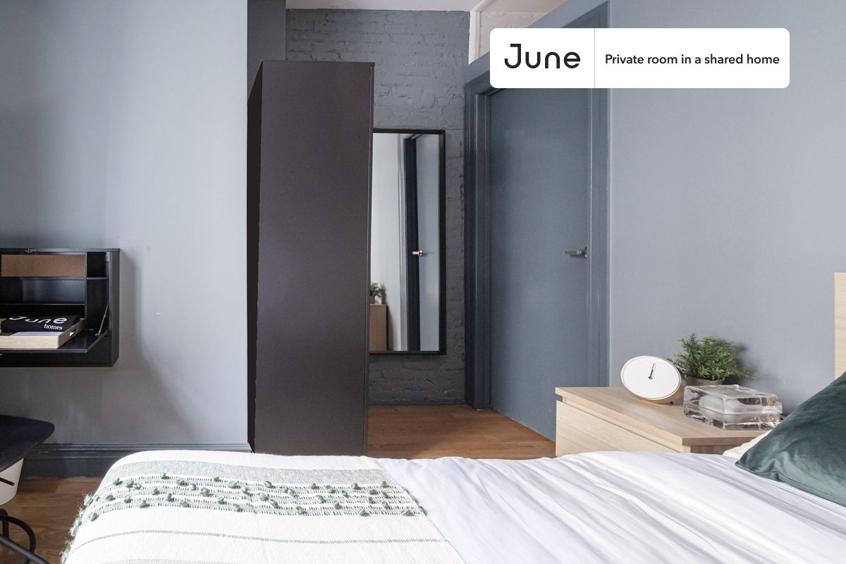 PLEASE NOTE: This is a private room in a shared apartment. You will have your own bedroom and shared common areas (kitchen, bathroom, etc.) with other residents.
Queen bedroom in a 4 bedroom / 2 bathroom apartment!
Check out 3D tour now: https://jnhm.es/Qz
This Queen room in Hamilton Heights is available on a 12 month lease or a flexible short term (31 to 364 days) lease. You pick your custom start and end date. Monthly rent rate is determined by furnishing preference, move-in date and move-out date. Speak to a June representative for recommendations on the best stay duration for the lowest rate, and learn more about this home on the June website: https://jnhm.es/FF
Amenities of this home: Dishwasher, Furnished Common Areas, Wi-Fi - Paid separately (High-Speed), Guarantors Allowed, Dine in kitchen, Laundry in home (free), Hardwood Flooring, Microwave, Oven, Refrigerator, also, this unit is conveniently located, several local parks, restaurants and bars are just minutes away.
About June Homes: Welcome to the easiest rental experience of your life. Rent furnished or unfurnished apartments on a 12 month lease or a flexible short term (31 to 364 days). As a resident, you’ll have access to 24/7 support and monthly cleanings of the home’s shared spaces. Sign up now to apply online for your next home with June: https://jnhm.es/sign-roomi
Brokers welcome! Contact us for more details.
Interested? Use this listing ID when speaking to June team: #260 A