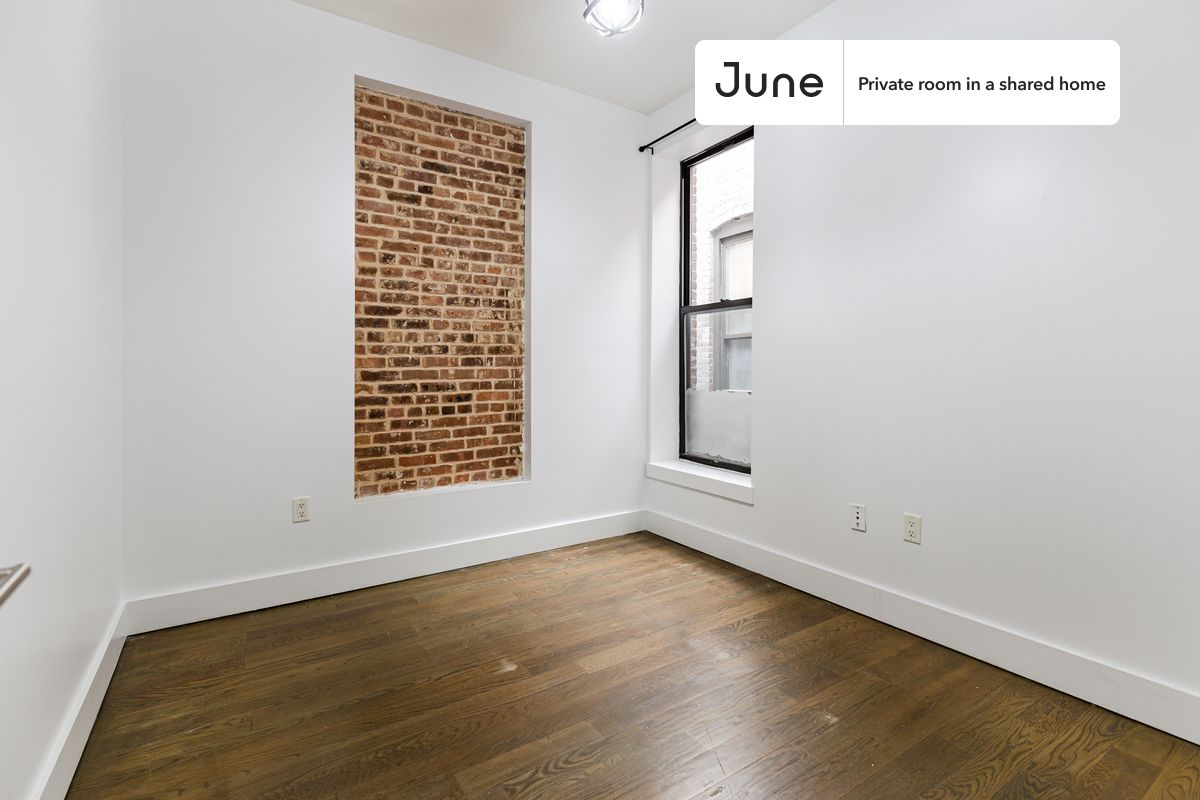 PLEASE NOTE: This is a private room in a shared apartment. You will have your own bedroom and shared common areas (kitchen, bathroom, etc.) with other residents.
Queen bedroom in a 4 bedroom / 2 bathroom apartment!
Check out 3D tour now: https://jnhm.es/8e6
This Queen room in Crown Heights is available on a 12 month lease or a flexible short term (31 to 364 days) lease. You pick your custom start and end date. Monthly rent rate is determined by furnishing preference, move-in date and move-out date. Speak to a June representative for recommendations on the best stay duration for the lowest rate, and learn more about this home on the June website: https://jnhm.es/6v9
Amenities of this home: Dishwasher, Furnished Common Areas, Wi-Fi - Paid separately (High-Speed), Guarantors Allowed, 32-inch Flat-Screen TV, Dining area, Laundry - Paid separately (in building), Living area, Hardwood Flooring, Microwave, Oven, Refrigerator, also, this unit is conveniently located, several local parks, restaurants and bars are just minutes away.
About June Homes: Welcome to the easiest rental experience of your life. Rent furnished or unfurnished apartments on a 12 month lease or a flexible short term (31 to 364 days). As a resident, you’ll have access to 24/7 support and monthly cleanings of the home’s shared spaces. Sign up now to apply online for your next home with June: https://jnhm.es/sign-roomi
Brokers welcome! Contact us for more details.
Interested? Use this listing ID when speaking to June team: #1724 C