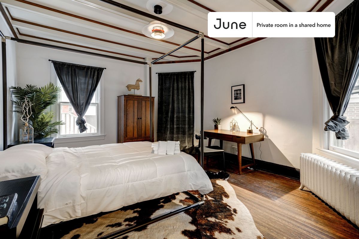 

PLEASE NOTE: This is a private room in a shared apartment. You will have your own bedroom and shared common areas (kitchen, bathroom, etc.) with other residents.

Queen bedroom in a 7 bedroom / 3.5 bathroom apartment!

Check out 3D tour now:  https://jnhm.es/Pa

This  Queen room in Woodley Park  is available on a 12 month lease or a flexible short term (31 to 364 days) lease. You pick your custom start and end date. Monthly rent rate is determined by furnishing preference, move-in date and move-out date. Speak to a June representative for recommendations on the best stay duration for the lowest rate, and learn more about this home on the June website:  https://jnhm.es/yf

Amenities of this home:   Dishwasher,    Patio,    Furnished Common Areas,    Wi-Fi - Paid separately (High-Speed),    Outdoor space,    Guarantors Allowed,       32-inch Flat-Screen TV,    Gym,    Dine in kitchen,       Laundry in home (free),    Parking Spot (Paid separately),    Hardwood Flooring,    Microwave,    Oven,    Refrigerator,   also, this unit is conveniently located, several local parks, restaurants and bars are just minutes away.

About June Homes: Welcome to the easiest rental experience of your life. Rent furnished or unfurnished apartments on a 12 month lease or a flexible short term (31 to 364 days). As a resident, you’ll have access to 24/7 support and monthly cleanings of the home’s shared spaces. Sign up now to apply online for your next home with June: https://jnhm.es/sign-roomi

Brokers welcome! Contact us for more details.

Interested? Kindly note that the minimum stay duration would be 31 days. 

Use this listing ID when speaking to June team:  #115 1A