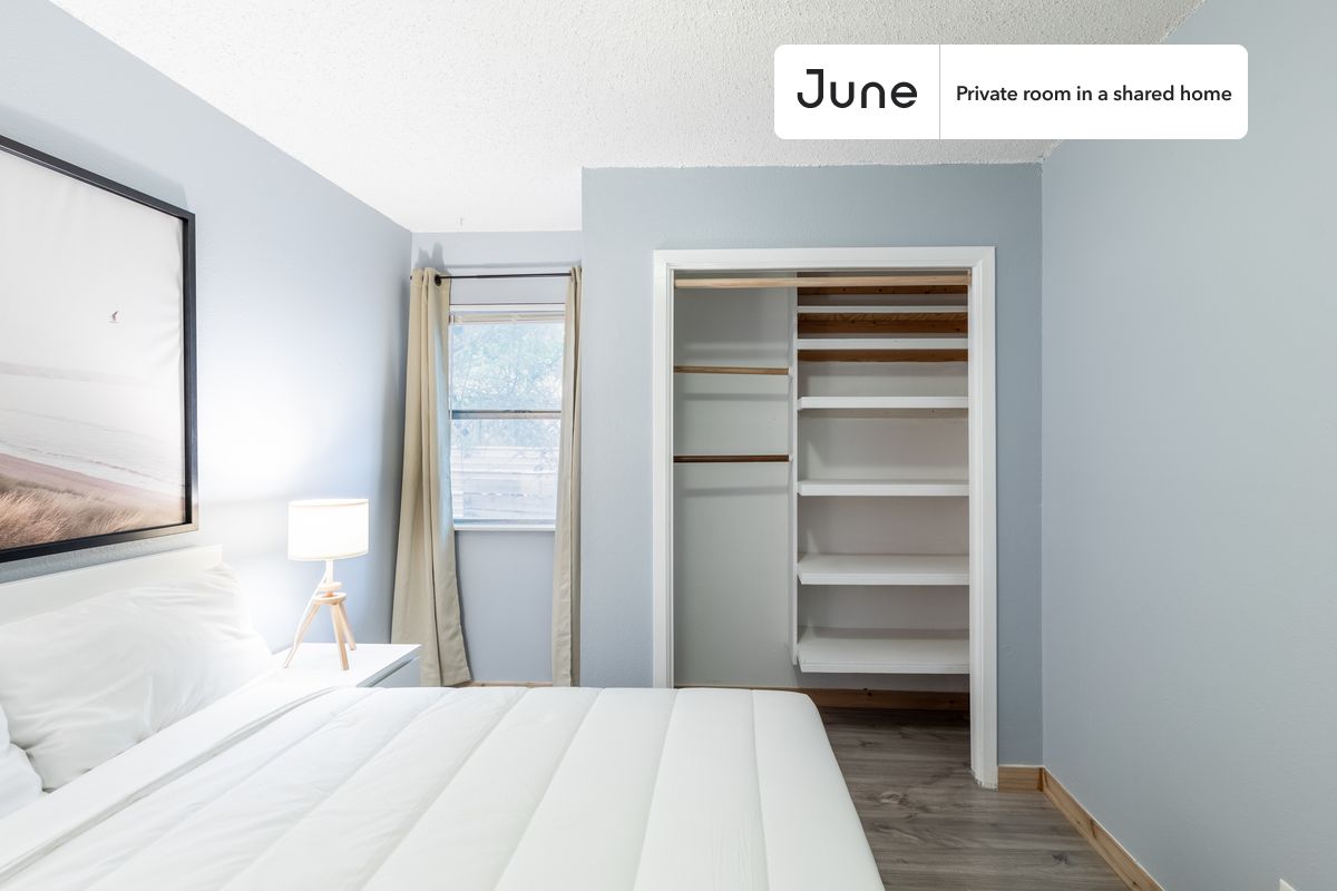 

PLEASE NOTE: This is a private room in a shared apartment. You will have your own bedroom and shared common areas (kitchen, bathroom, etc.) with other residents.

Full bedroom in a 3 bedroom / 1.5 bathroom apartment!

Check out 3D tour now:  https://jnhm.es/84x

This  Full room in South Manchaca  is available on a 12 month lease or a flexible short term (31 to 364 days) lease. You pick your custom start and end date. Monthly rent rate is determined by furnishing preference, move-in date and move-out date. Speak to a June representative for recommendations on the best stay duration for the lowest rate, and learn more about this home on the June website:  https://jnhm.es/689

Amenities of this home:   Dishwasher,    Furnished Common Areas,    Wi-Fi - Paid separately (High-Speed),    Guarantors Allowed,       Decorative fireplace,    32-inch Flat-Screen TV,       Driveway parking (Paid separately),    Hardwood Flooring,    Microwave,    Oven,    Refrigerator,   also, this unit is conveniently located, several local parks, restaurants and bars are just minutes away.

About June Homes: Welcome to the easiest rental experience of your life. Rent furnished or unfurnished apartments on a 12 month lease or a flexible short term (31 to 364 days). As a resident, you’ll have access to 24/7 support and monthly cleanings of the home’s shared spaces. Sign up now to apply online for your next home with June: https://jnhm.es/sign-roomi

Brokers welcome! Contact us for more details.

Interested? Use this listing ID when speaking to June team:  #1236 A