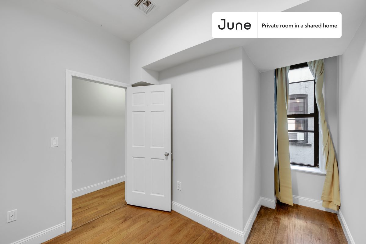 

PLEASE NOTE: This is a private room in a shared apartment. You will have your own bedroom and shared common areas (kitchen, bathroom, etc.) with other residents.

Full bedroom in a 4 bedroom / 1 bathroom apartment!

Check out 3D tour now:  https://jnhm.es/10E

This  Full room in Crown Heights  is available on a 12 month lease or a flexible short term (31 to 364 days) lease. You pick your custom start and end date. Monthly rent rate is determined by furnishing preference, move-in date and move-out date. Speak to a June representative for recommendations on the best stay duration for the lowest rate, and learn more about this home on the June website:  https://jnhm.es/5Uk

Amenities of this home:   Dishwasher,    Bike room,    Furnished Common Areas,    Wi-Fi - Paid separately (High-Speed),    Guarantors Allowed,       32-inch Flat-Screen TV,    Central AC (Common space),    Street parking - City permit required,    Laundry - Paid separately (in building),       Hardwood Flooring,    Microwave,    Oven,    Refrigerator,   also, this unit is conveniently located, several local parks, restaurants and bars are just minutes away.

About June Homes: Welcome to the easiest rental experience of your life. Rent furnished or unfurnished apartments on a 12 month lease or a flexible short term (31 to 364 days). As a resident, you’ll have access to 24/7 support and monthly cleanings of the home’s shared spaces. Sign up now to apply online for your next home with June: https://jnhm.es/sign-roomi

Brokers welcome! Contact us for more details.

Interested? Use this listing ID when speaking to June team:  #958 B