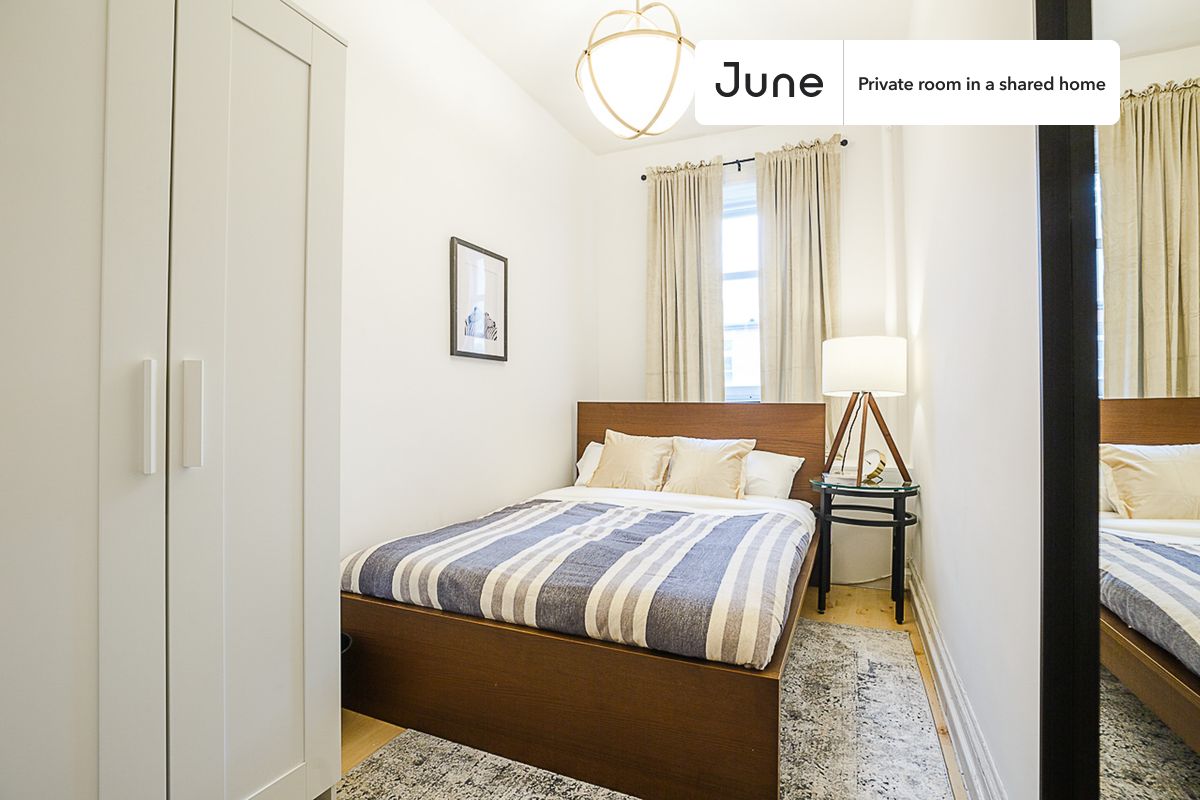 PLEASE NOTE: This is a private room in a shared apartment. You will have your own bedroom and shared common areas (kitchen, bathroom, etc.) with other residents.
Full bedroom in a 5 bedroom / 1 bathroom apartment!
Check out 3D tour now: https://jnhm.es/RZ
This Full room in Hell's Kitchen is available on a 12 month lease or a flexible short term (31 to 364 days) lease. You pick your custom start and end date. Monthly rent rate is determined by furnishing preference, move-in date and move-out date. Speak to a June representative for recommendations on the best stay duration for the lowest rate, and learn more about this home on the June website: https://jnhm.es/BL
Amenities of this home: Furnished Common Areas, Wi-Fi - Paid separately (High-Speed), Guarantors Allowed, 32-inch Flat-Screen TV, Dine in kitchen, Hardwood Flooring, Microwave, Oven, Refrigerator, also, this unit is conveniently located, several local parks, restaurants and bars are just minutes away.
About June Homes: Welcome to the easiest rental experience of your life. Rent furnished or unfurnished apartments on a 12 month lease or a flexible short term (31 to 364 days). As a resident, you’ll have access to 24/7 support and monthly cleanings of the home’s shared spaces. Sign up now to apply online for your next home with June: https://jnhm.es/sign-roomi
Brokers welcome! Contact us for more details.
Interested? Use this listing ID when speaking to June team: #183 E