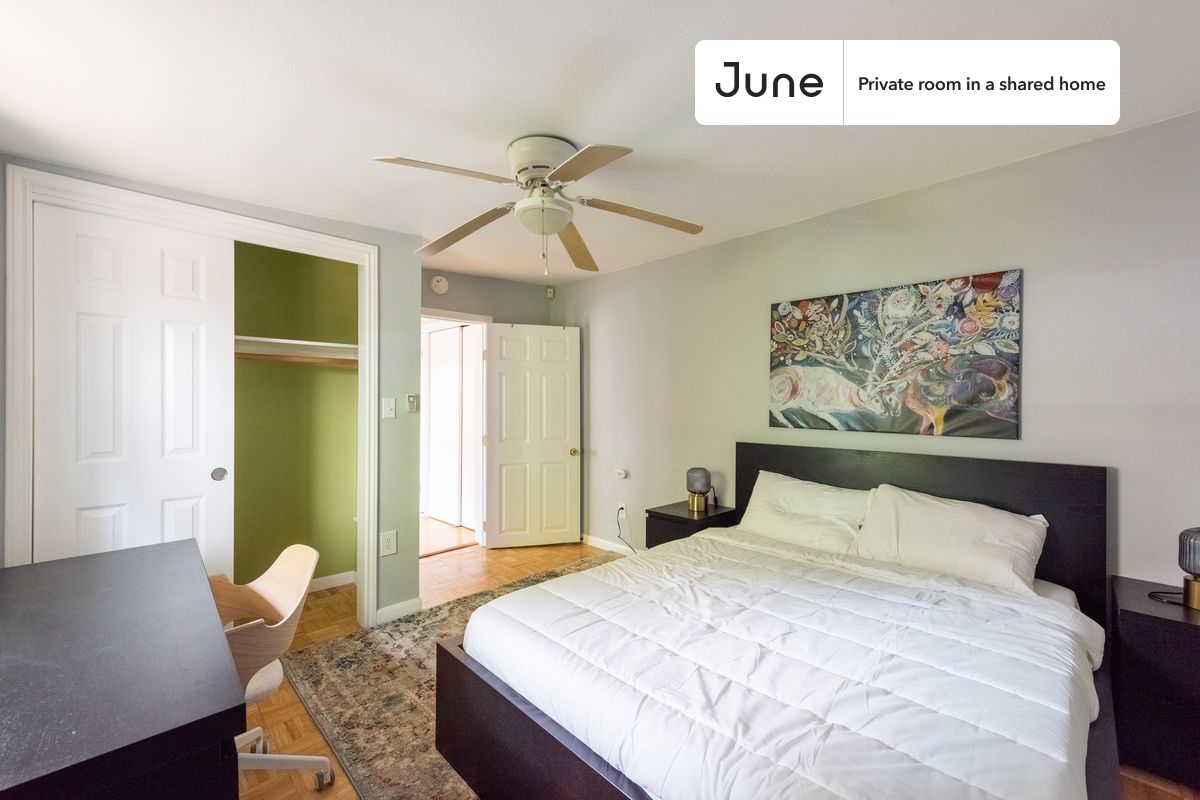 

PLEASE NOTE: This is a private room in a shared apartment. You will have your own bedroom and shared common areas (kitchen, bathroom, etc.) with other residents.

Queen bedroom in a 3 bedroom / 2 bathroom apartment!

Check out 3D tour now:  https://jnhm.es/863

This  Queen room in East Cesar Chavez  is available on a 12 month lease or a flexible short term (31 to 364 days) lease. You pick your custom start and end date. Monthly rent rate is determined by furnishing preference, move-in date and move-out date. Speak to a June representative for recommendations on the best stay duration for the lowest rate, and learn more about this home on the June website:  https://jnhm.es/6bB

Amenities of this home:   Furnished Common Areas,    Wi-Fi - Paid separately (High-Speed),    Guarantors Allowed,          Street parking - City permit required,    Laundry in home (free),    AC (Common space),    Wall-Mounted TV,    Hardwood Flooring,    Microwave,    Oven,    Refrigerator,   also, this unit is conveniently located, several local parks, restaurants and bars are just minutes away.

About June Homes: Welcome to the easiest rental experience of your life. Rent furnished or unfurnished apartments on a 12 month lease or a flexible short term (31 to 364 days). As a resident, you’ll have access to 24/7 support and monthly cleanings of the home’s shared spaces. Sign up now to apply online for your next home with June: https://jnhm.es/sign-roomi

Brokers welcome! Contact us for more details.

Interested? Use this listing ID when speaking to June team:  #1304 C