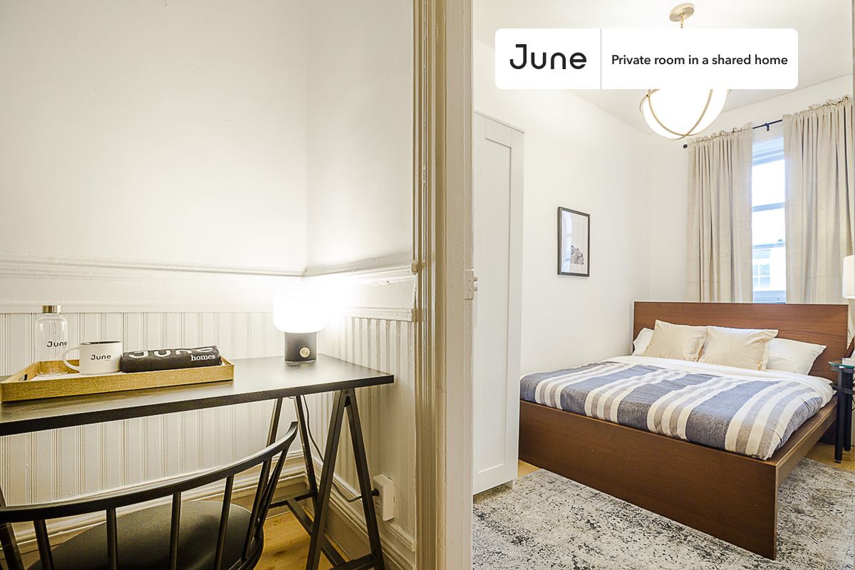 PLEASE NOTE: This is a private room in a shared apartment. You will have your own bedroom and shared common areas (kitchen, bathroom, etc.) with other residents.
Full bedroom in a 5 bedroom / 1 bathroom apartment!
Check out 3D tour now: https://jnhm.es/RZ
This Full room in Hell's Kitchen is available on a 12 month lease or a flexible short term (31 to 364 days) lease. You pick your custom start and end date. Monthly rent rate is determined by furnishing preference, move-in date and move-out date. Speak to a June representative for recommendations on the best stay duration for the lowest rate, and learn more about this home on the June website: https://jnhm.es/BL
Amenities of this home: Furnished Common Areas, Wi-Fi - Paid separately (High-Speed), Guarantors Allowed, 32-inch Flat-Screen TV, Dine in kitchen, Hardwood Flooring, Microwave, Oven, Refrigerator, also, this unit is conveniently located, several local parks, restaurants and bars are just minutes away.
About June Homes: Welcome to the easiest rental experience of your life. Rent furnished or unfurnished apartments on a 12 month lease or a flexible short term (31 to 364 days). As a resident, you’ll have access to 24/7 support and monthly cleanings of the home’s shared spaces. Sign up now to apply online for your next home with June: https://jnhm.es/sign-roomi
Brokers welcome! Contact us for more details.
Interested? Use this listing ID when speaking to June team: #183 E