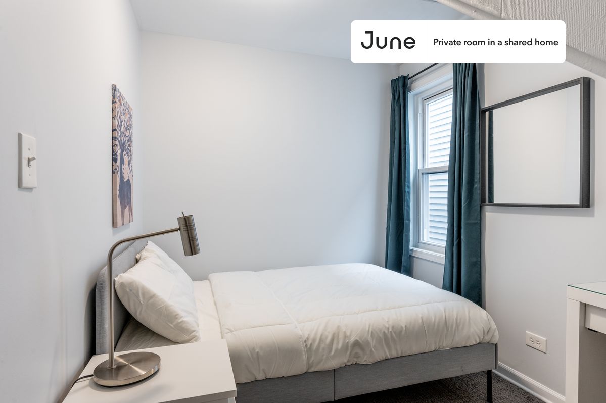 PLEASE NOTE: This is a private room in a shared apartment. You will have your own bedroom and shared common areas (kitchen, bathroom, etc.) with other residents.
Full bedroom in a 3 bedroom / 1 bathroom apartment!
Check out 3D tour now: https://jnhm.es/8ch
This Full room in Logan Square is available on a 12 month lease or a flexible short term (31 to 364 days) lease. You pick your custom start and end date. Monthly rent rate is determined by furnishing preference, move-in date and move-out date. Speak to a June representative for recommendations on the best stay duration for the lowest rate, and learn more about this home on the June website: https://jnhm.es/6qt
Amenities of this home: Dining area, Street parking - City permit required, Laundry in home (free), Dishwasher, Furnished Common Areas, Wi-Fi - Paid separately (High-Speed), Guarantors Allowed, Living area, Hardwood Flooring, Microwave, Oven, Refrigerator, garage parking (paid), also, this unit is conveniently located, several local parks, restaurants and bars are just minutes away.
About June Homes: Welcome to the easiest rental experience of your life. Rent furnished or unfurnished apartments on a 12 month lease or a flexible short term (31 to 364 days). As a resident, you’ll have access to 24/7 support and monthly cleanings of the home’s shared spaces. Sign up now to apply online for your next home with June: https://jnhm.es/sign-roomi
Brokers welcome! Contact us for more details.
Interested? Kindly note that the minimum stay duration would be 32 days.
Use this listing ID when speaking to June team: #1629 A