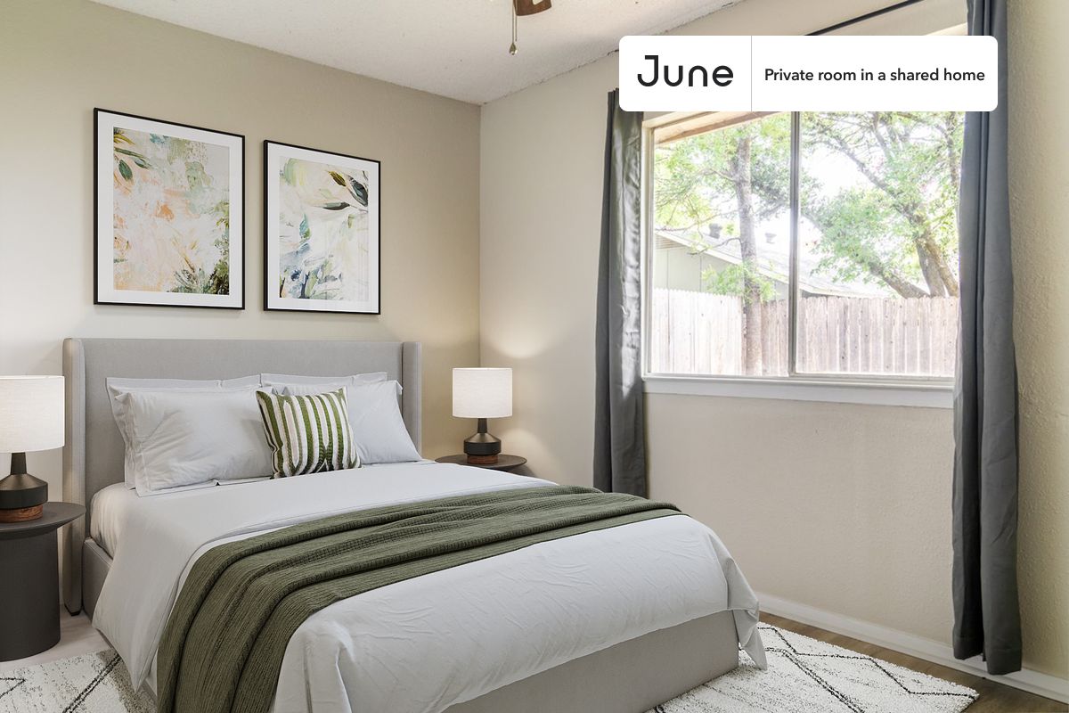 PLEASE NOTE: This is a private room in a shared apartment. You will have your own bedroom and shared common areas (kitchen, bathroom, etc.) with other residents.
Full bedroom in a 3 bedroom / 2 bathroom apartment!
Check out 3D tour now: https://jnhm.es/85I
This Full room in Windsor Hills is available on a 12 month lease or a flexible short term (31 to 364 days) lease. You pick your custom start and end date. Monthly rent rate is determined by furnishing preference, move-in date and move-out date. Speak to a June representative for recommendations on the best stay duration for the lowest rate, and learn more about this home on the June website: https://jnhm.es/69Z
Amenities of this home: Dishwasher, Furnished Common Areas, Wi-Fi - Paid separately (High-Speed), Guarantors Allowed, Dine in kitchen, Central AC (Common space), Street parking - City permit required, Laundry in home (free), Wall-Mounted TV, Hardwood Flooring, Microwave, Oven, Refrigerator, also, this unit is conveniently located, several local parks, restaurants and bars are just minutes away.
About June Homes: Welcome to the easiest rental experience of your life. Rent furnished or unfurnished apartments on a 12 month lease or a flexible short term (31 to 364 days). As a resident, you’ll have access to 24/7 support and monthly cleanings of the home’s shared spaces. Sign up now to apply online for your next home with June: https://jnhm.es/sign-roomi
Brokers welcome! Contact us for more details.
Interested? Use this listing ID when speaking to June team: #1273 B