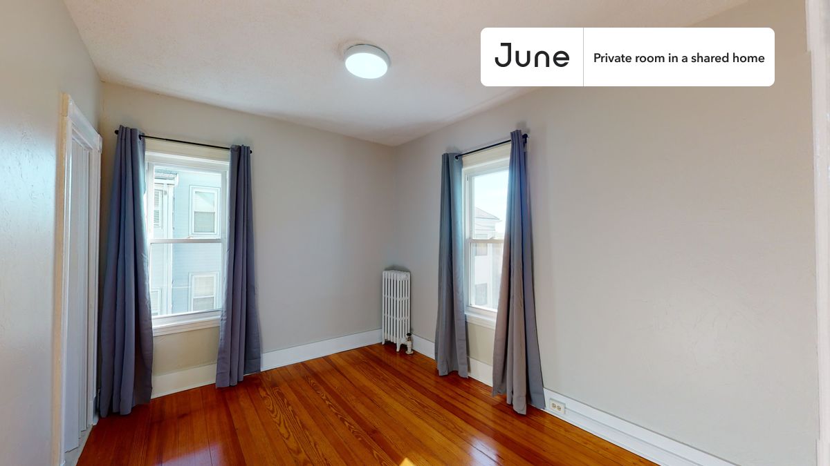 

PLEASE NOTE: This is a private room in a shared apartment. You will have your own bedroom and shared common areas (kitchen, bathroom, etc.) with other residents.

Full bedroom in a 3 bedroom / 1 bathroom apartment!

Check out 3D tour now:  https://jnhm.es/Yo

This  Full room in Somerville  is available on a 12 month lease or a flexible short term (31 to 364 days) lease. You pick your custom start and end date. Monthly rent rate is determined by furnishing preference, move-in date and move-out date. Speak to a June representative for recommendations on the best stay duration for the lowest rate, and learn more about this home on the June website:  https://jnhm.es/5N8

Amenities of this home:   Dishwasher,    Furnished Common Areas,    Wi-Fi - Paid separately (High-Speed),    Guarantors Allowed,       32-inch Flat-Screen TV,       Paid parking,    Hardwood Flooring,    Microwave,    Oven,    Refrigerator,   also, this unit is conveniently located, several local parks, restaurants and bars are just minutes away.

About June Homes: Welcome to the easiest rental experience of your life. Rent furnished or unfurnished apartments on a 12 month lease or a flexible short term (31 to 364 days). As a resident, you’ll have access to 24/7 support and monthly cleanings of the home’s shared spaces. Sign up now to apply online for your next home with June: https://jnhm.es/sign-roomi

Brokers welcome! Contact us for more details.

Interested? Kindly note that the minimum stay duration would be 31 days. 

Use this listing ID when speaking to June team:  #817 C