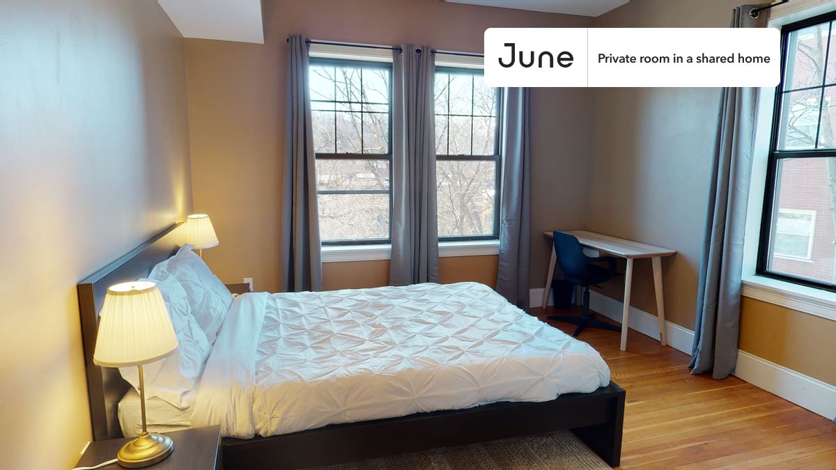 PLEASE NOTE: This is a private room in a shared apartment. You will have your own bedroom and shared common areas (kitchen, bathroom, etc.) with other residents.
Queen bedroom in a 4 bedroom / 2 bathroom apartment!
Check out 3D tour now: https://jnhm.es/10V
This Queen room in Brookline is available on a 12 month lease or a flexible short term (31 to 364 days) lease. You pick your custom start and end date. Monthly rent rate is determined by furnishing preference, move-in date and move-out date. Speak to a June representative for recommendations on the best stay duration for the lowest rate, and learn more about this home on the June website: https://jnhm.es/5U8
Amenities of this home: Dishwasher, Furnished Common Areas, Wi-Fi - Paid separately (High-Speed), Guarantors Allowed, Street parking - City permit required, Laundry in home (free), Wall-Mounted TV, Hardwood Flooring, Microwave, Oven, Refrigerator, Air Conditioning | HVAC, also, this unit is conveniently located, several local parks, restaurants and bars are just minutes away.
About June Homes: Welcome to the easiest rental experience of your life. Rent furnished or unfurnished apartments on a 12 month lease or a flexible short term (31 to 364 days). As a resident, you’ll have access to 24/7 support and monthly cleanings of the home’s shared spaces. Sign up now to apply online for your next home with June: https://jnhm.es/sign-roomi
Brokers welcome! Contact us for more details.
Interested? Kindly note that the minimum stay duration would be 31 days.
Use this listing ID when speaking to June team: #954 A