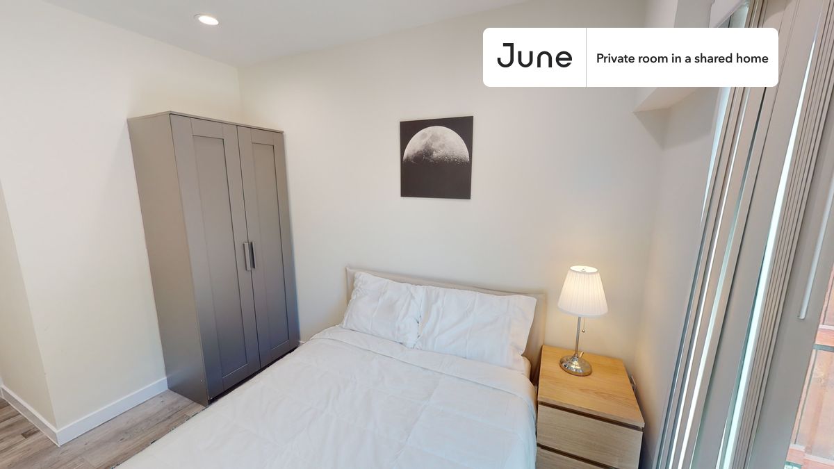 

PLEASE NOTE: This is a private room in a shared apartment. You will have your own bedroom and shared common areas (kitchen, bathroom, etc.) with other residents.

Queen bedroom in a 5 bedroom / 5 bathroom apartment!

Check out 3D tour now:  https://jnhm.es/8aK

This  Queen room in Boyle Heights  is available on a 12 month lease or a flexible short term (31 to 364 days) lease. You pick your custom start and end date. Monthly rent rate is determined by furnishing preference, move-in date and move-out date. Speak to a June representative for recommendations on the best stay duration for the lowest rate, and learn more about this home on the June website:  https://jnhm.es/6lt

Amenities of this home:   Dishwasher,    Furnished Common Areas,    Wi-Fi - Paid separately (High-Speed),    Guarantors Allowed,       32-inch Flat-Screen TV,       Laundry in home (free),    Living area,    Hardwood Flooring,    Microwave,    Refrigerator,    Air Conditioning | HVAC,   also, this unit is conveniently located, several local parks, restaurants and bars are just minutes away.

About June Homes: Welcome to the easiest rental experience of your life. Rent furnished or unfurnished apartments on a 12 month lease or a flexible short term (31 to 364 days). As a resident, you’ll have access to 24/7 support and monthly cleanings of the home’s shared spaces. Sign up now to apply online for your next home with June: https://jnhm.es/sign-roomi

Brokers welcome! Contact us for more details.

Interested? Use this listing ID when speaking to June team:  #1523 A