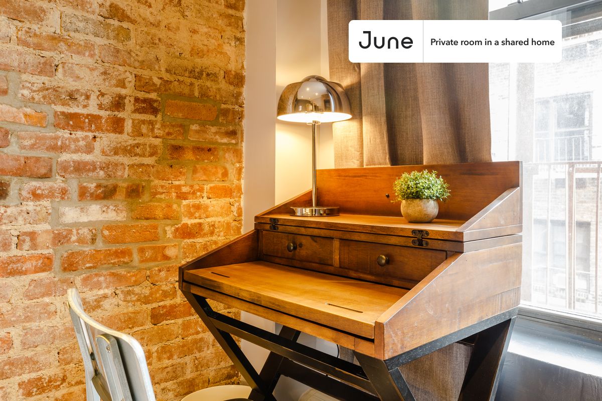 

PLEASE NOTE: This is a private room in a shared apartment. You will have your own bedroom and shared common areas (kitchen, bathroom, etc.) with other residents.

Full bedroom in a 4 bedroom / 2 bathroom apartment!

Check out 3D tour now:  https://jnhm.es/PA

This  Full room in Upper East Side  is available on a 12 month lease or a flexible short term (31 to 364 days) lease. You pick your custom start and end date. Monthly rent rate is determined by furnishing preference, move-in date and move-out date. Speak to a June representative for recommendations on the best stay duration for the lowest rate, and learn more about this home on the June website:  https://jnhm.es/zd

Amenities of this home:   Dine in kitchen,    Laundry - Paid separately (in building),    Smart lock,    Furnished Common Areas,    Wi-Fi - Paid separately (High-Speed),    Guarantors Allowed,       32-inch Flat-Screen TV,       Hardwood Flooring,    Microwave,    Oven,    Refrigerator,   also, this unit is conveniently located, several local parks, restaurants and bars are just minutes away.

About June Homes: Welcome to the easiest rental experience of your life. Rent furnished or unfurnished apartments on a 12 month lease or a flexible short term (31 to 364 days). As a resident, you’ll have access to 24/7 support and monthly cleanings of the home’s shared spaces. Sign up now to apply online for your next home with June: https://jnhm.es/sign-roomi

Brokers welcome! Contact us for more details.

Interested? Use this listing ID when speaking to June team:  #156 D