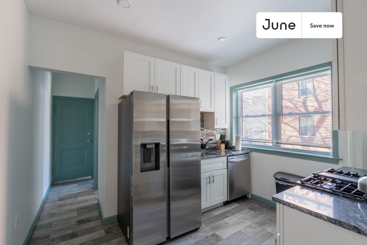 1 bedroom in Brighton on flexible lease terms.
Check out 3D tour now: https://jnhm.es/10j
This 1 bedroom apartment on the Brighton is available on a 12 month lease or a flexible short term (31 to 364 days) lease. You pick your custom start and end date. Monthly rent rate is determined by furnishing preference, move-in date and move-out date. Speak to a June representative for recommendations on the best stay duration for the lowest rate, and learn more about this home on the June website: https://jnhm.es/5RU
Amenities of this home: Dishwasher, Wi-Fi - Paid separately (High-Speed), Guarantors Allowed, Couple-Friendly, Paid parking, Hardwood Flooring, Microwave, Oven, Refrigerator, also, this unit is conveniently located, several local parks, restaurants and bars are just minutes away.
About June Homes: Welcome to the easiest rental experience of your life. Rent furnished or unfurnished apartments on a 12 month lease or a flexible short term (31 to 364 days). As a resident, you’ll have access to 24/7 support and monthly cleanings of the home’s shared spaces. Sign up now to apply online for your next home with June: https://jnhm.es/sign-roomi
Brokers welcome! Contact us for more details.
Interested? Kindly note that the minimum stay duration would be 31 days.
Use this listing ID when speaking to June team: #917