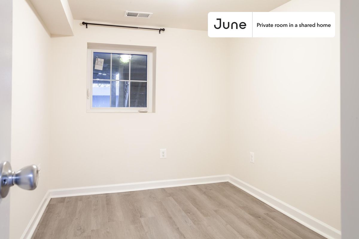 

PLEASE NOTE: This is a private room in a shared apartment. You will have your own bedroom and shared common areas (kitchen, bathroom, etc.) with other residents.

Full bedroom in a 4 bedroom / 3.5 bathroom apartment!

Check out 3D tour now:  https://jnhm.es/8di

This  Full room in Petworth  is available on a 12 month lease or a flexible short term (31 to 364 days) lease. You pick your custom start and end date. Monthly rent rate is determined by furnishing preference, move-in date and move-out date. Speak to a June representative for recommendations on the best stay duration for the lowest rate, and learn more about this home on the June website:  https://jnhm.es/6tw

Amenities of this home:   32-inch Flat-Screen TV,    Dishwasher,    Furnished Common Areas,    Wi-Fi - Paid separately (High-Speed),    Guarantors Allowed,       Central AC (Common space),    Laundry in home (free),       Private Parking,    Hardwood Flooring,    Microwave,    Refrigerator,   also, this unit is conveniently located, several local parks, restaurants and bars are just minutes away.

About June Homes: Welcome to the easiest rental experience of your life. Rent furnished or unfurnished apartments on a 12 month lease or a flexible short term (31 to 364 days). As a resident, you’ll have access to 24/7 support and monthly cleanings of the home’s shared spaces. Sign up now to apply online for your next home with June: https://jnhm.es/sign-roomi

Brokers welcome! Contact us for more details.

Interested? Kindly note that the minimum stay duration would be 31 days. 

Use this listing ID when speaking to June team:  #1685 D